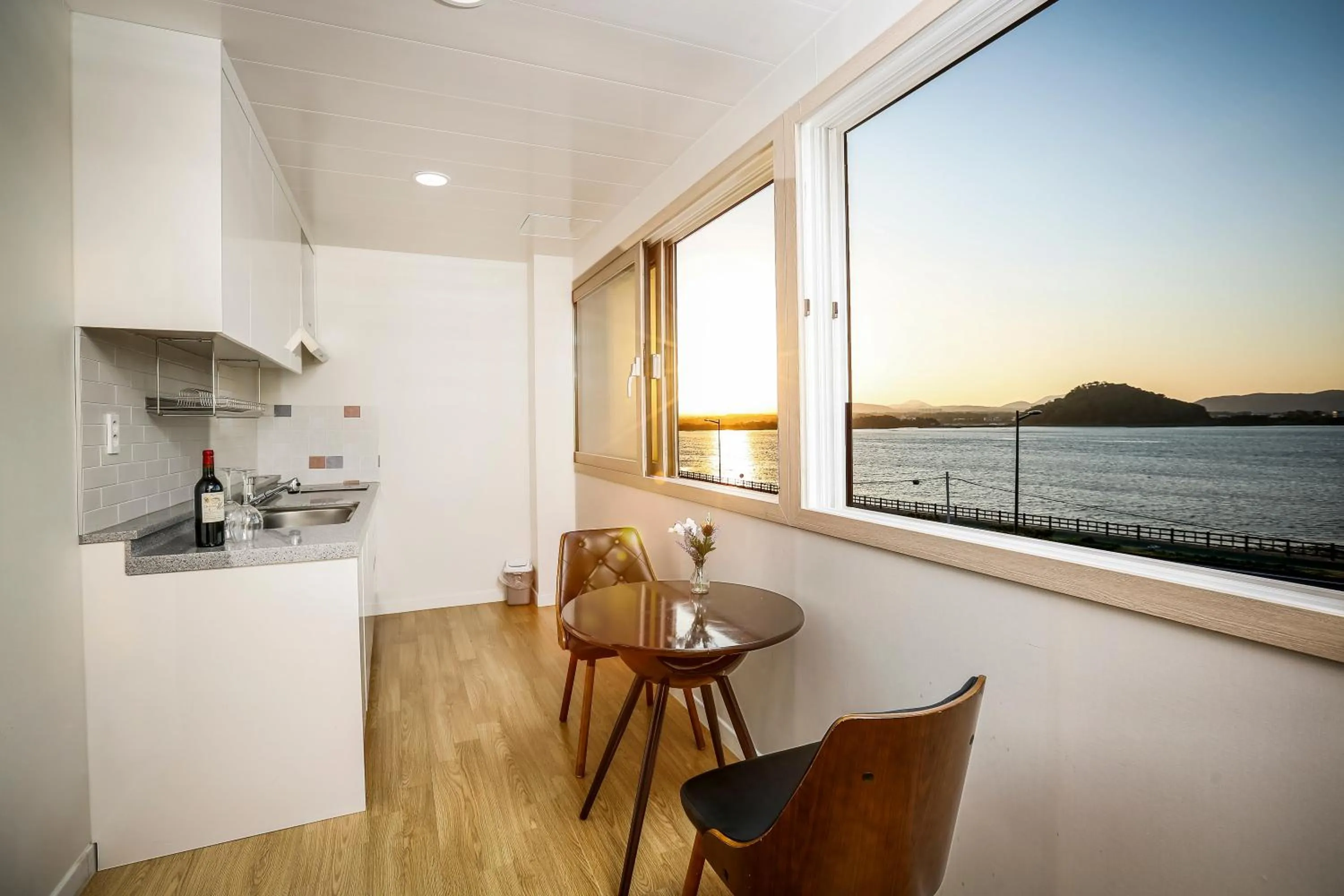 Deluxe Twin Room with Sea View in Hu An Stay Hotel