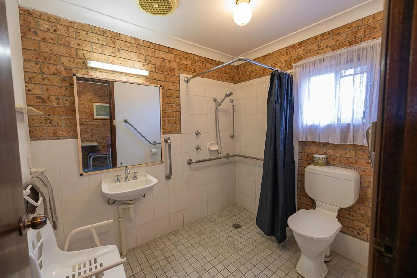 Superior Twin Room in Alyn Motel