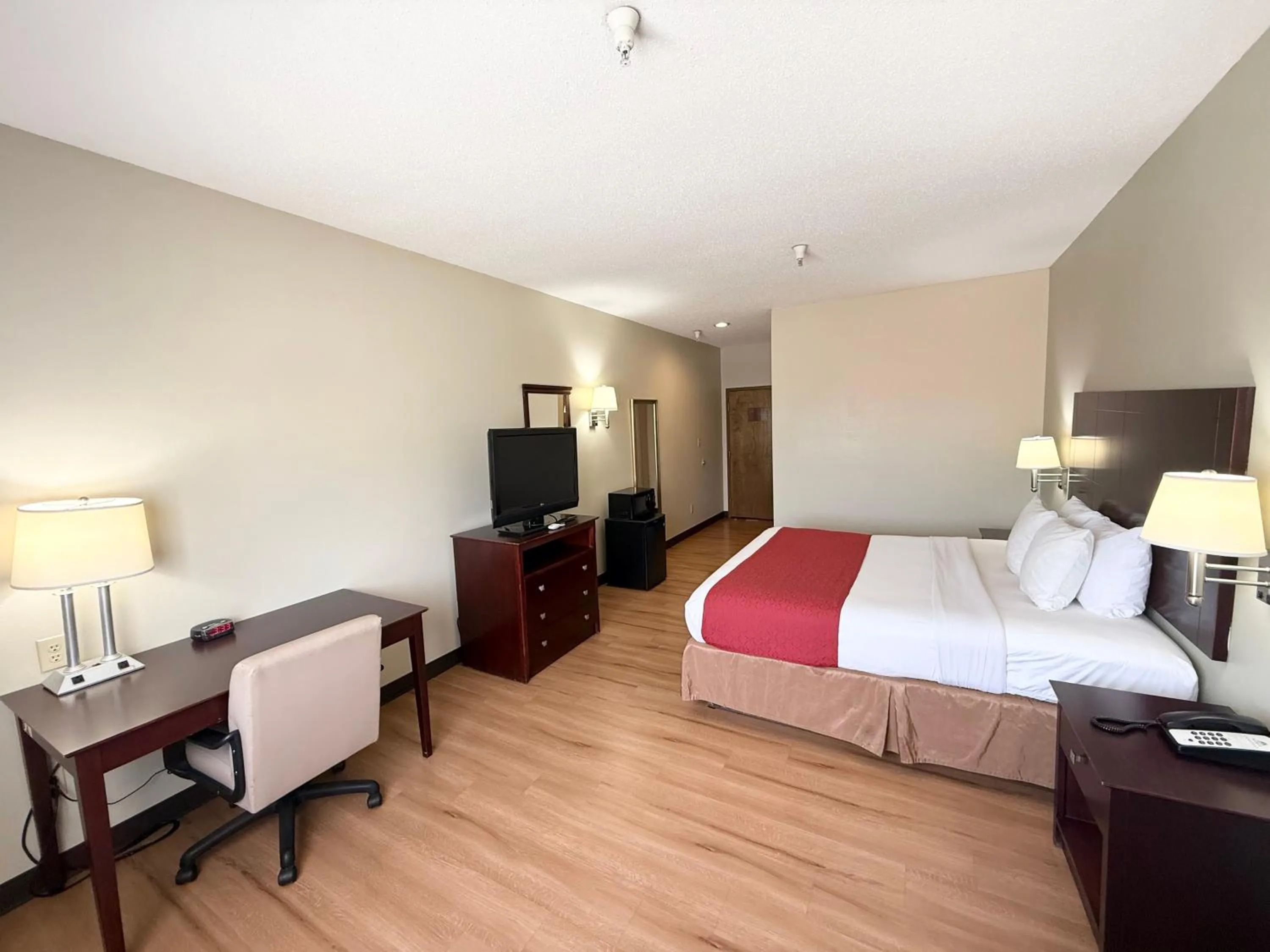 King Room in Americas Best Value Inn Wiggins