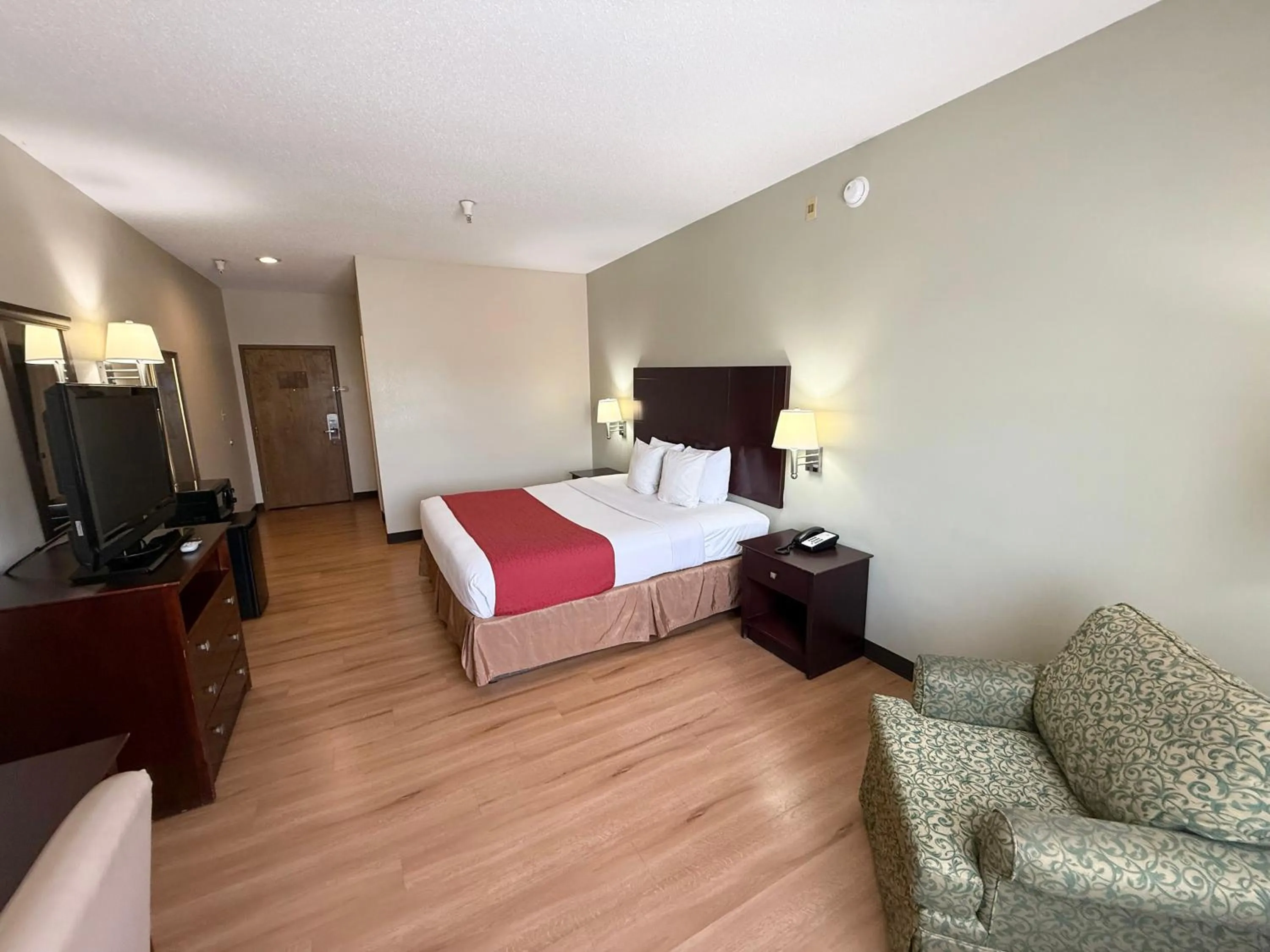 King Room in Americas Best Value Inn Wiggins