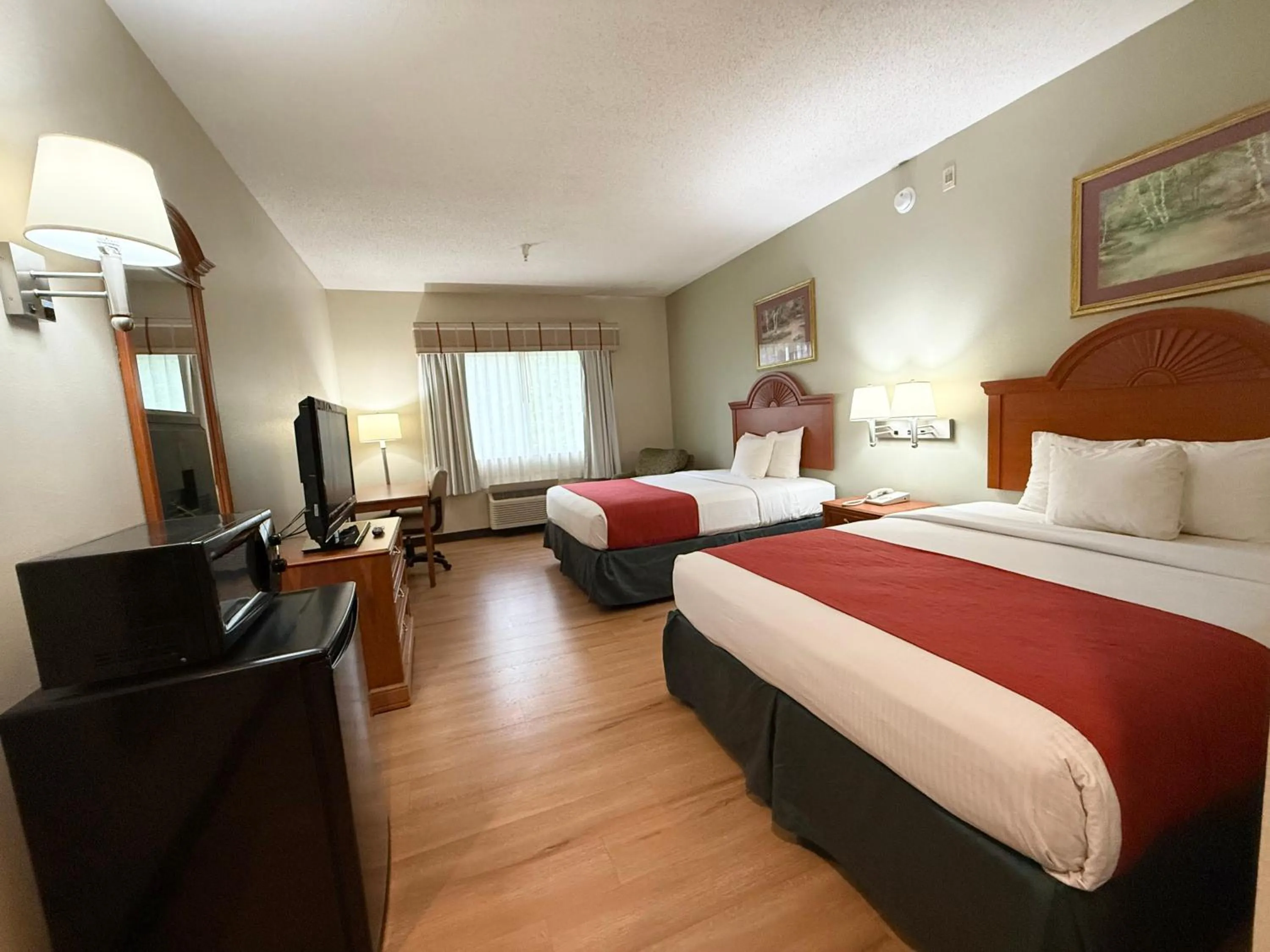 Queen Room in Americas Best Value Inn Wiggins