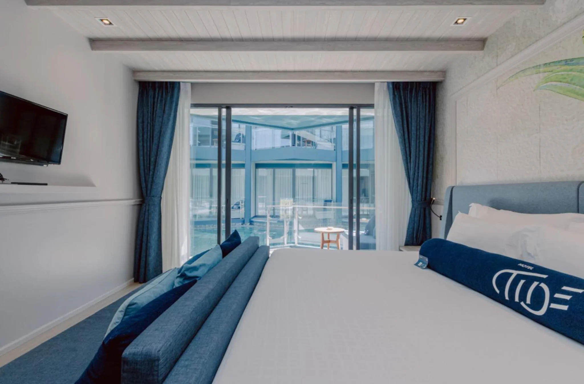 Deluxe Pool Access Room in Hotel Tide Phuket Beachfront