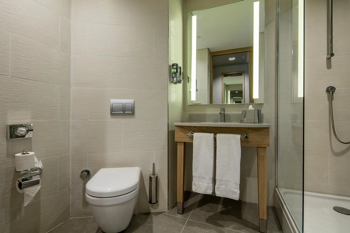 Queen Room with Sofa Bed - Non-Smoking in Hampton By Hilton Izmir Aliaga