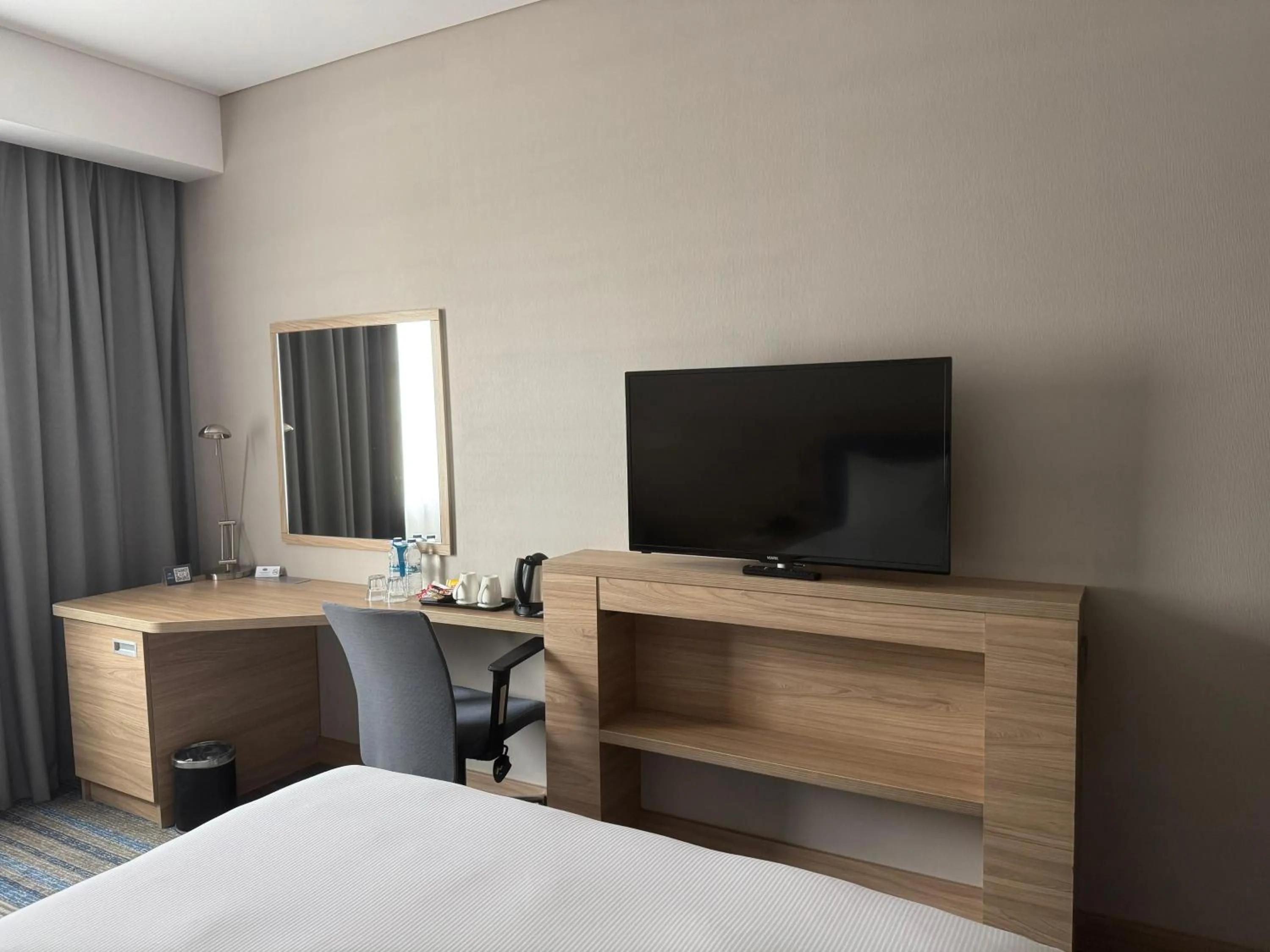Queen Accessible Room NS in Hampton By Hilton Izmir Aliaga