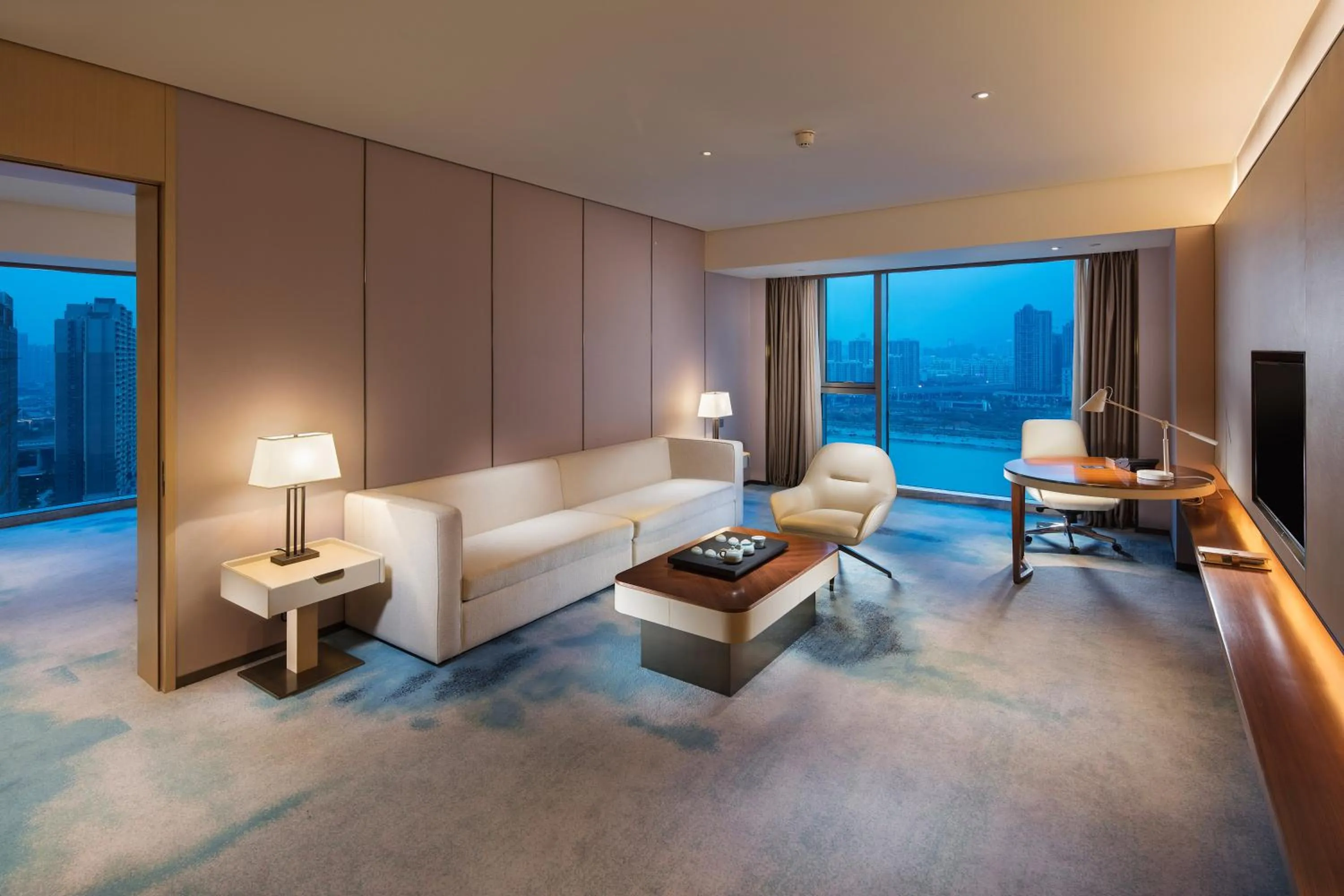 Deluxe King Suite in Hilton Quanzhou Riverside