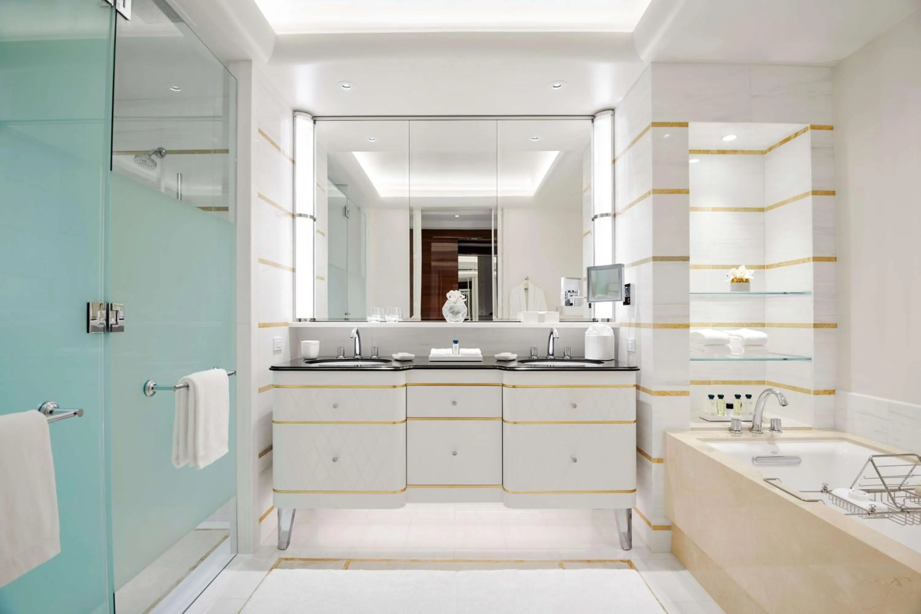 Deluxe Junior Suite - Hearing Access in Waldorf Astoria Beverly Hills