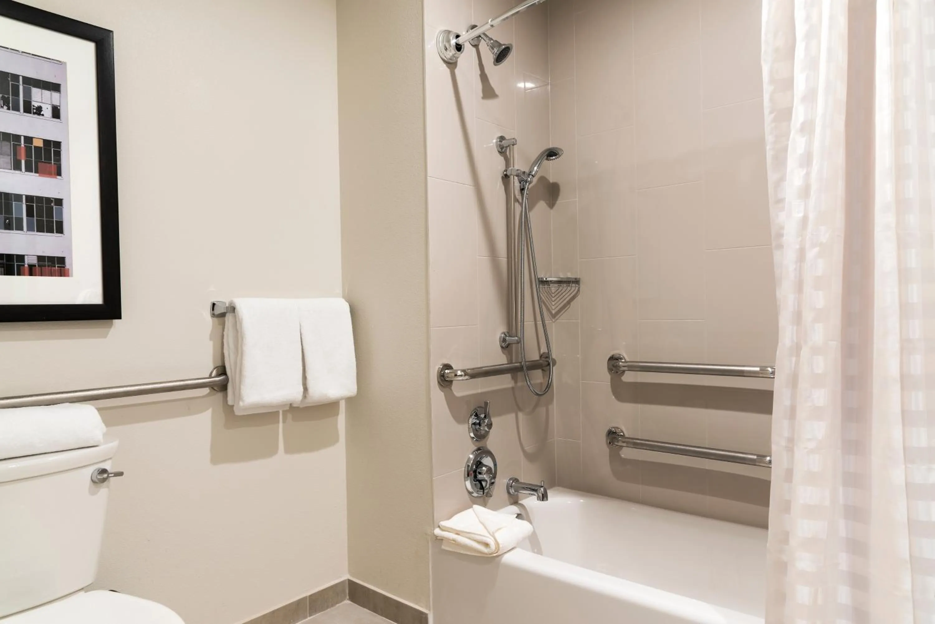 King Room with Accessible Tub in Hyatt House Austin/Downtown