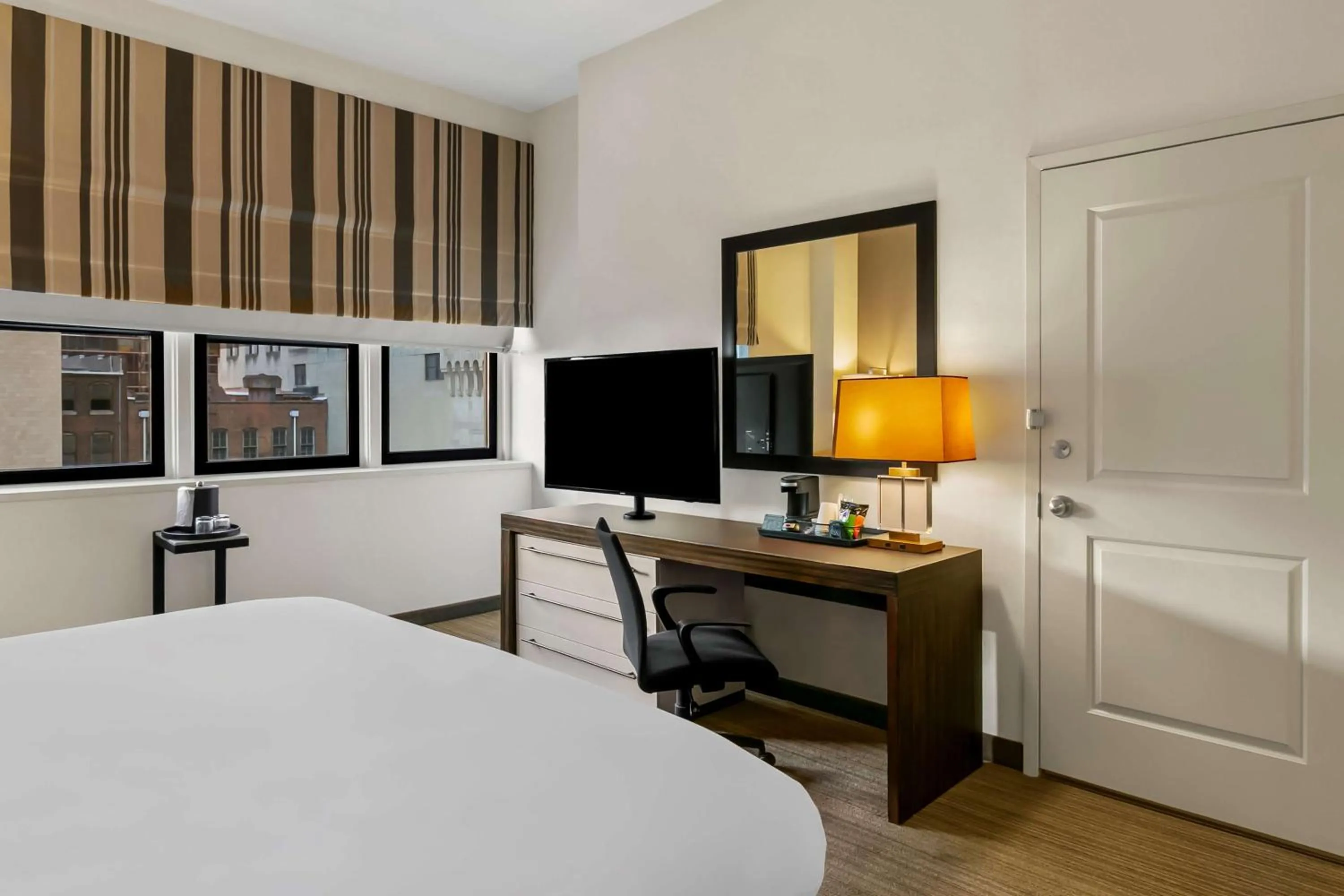 King Room in Delta Hotels by Marriott Baltimore Inner Harbor