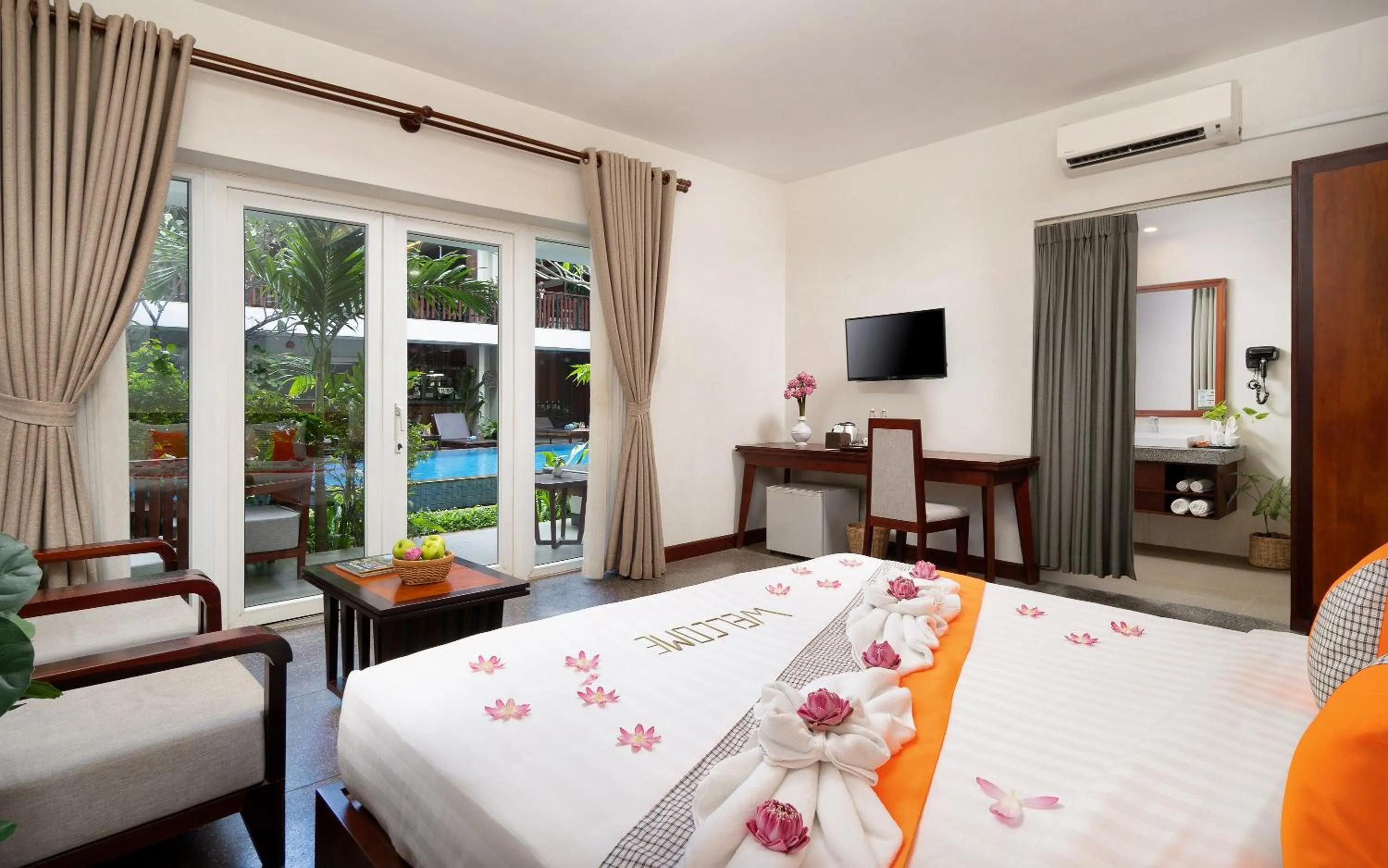 King Suite With Balcony Pool View - Free Pick Up in Indra Angkor Residence