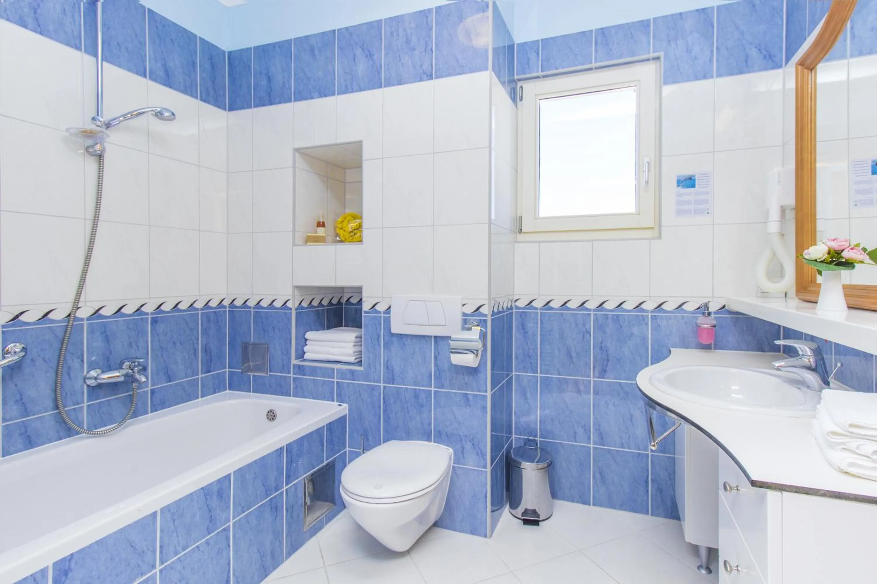 Suite with Sofa Bed - single occupancy in Hotel Spongiola