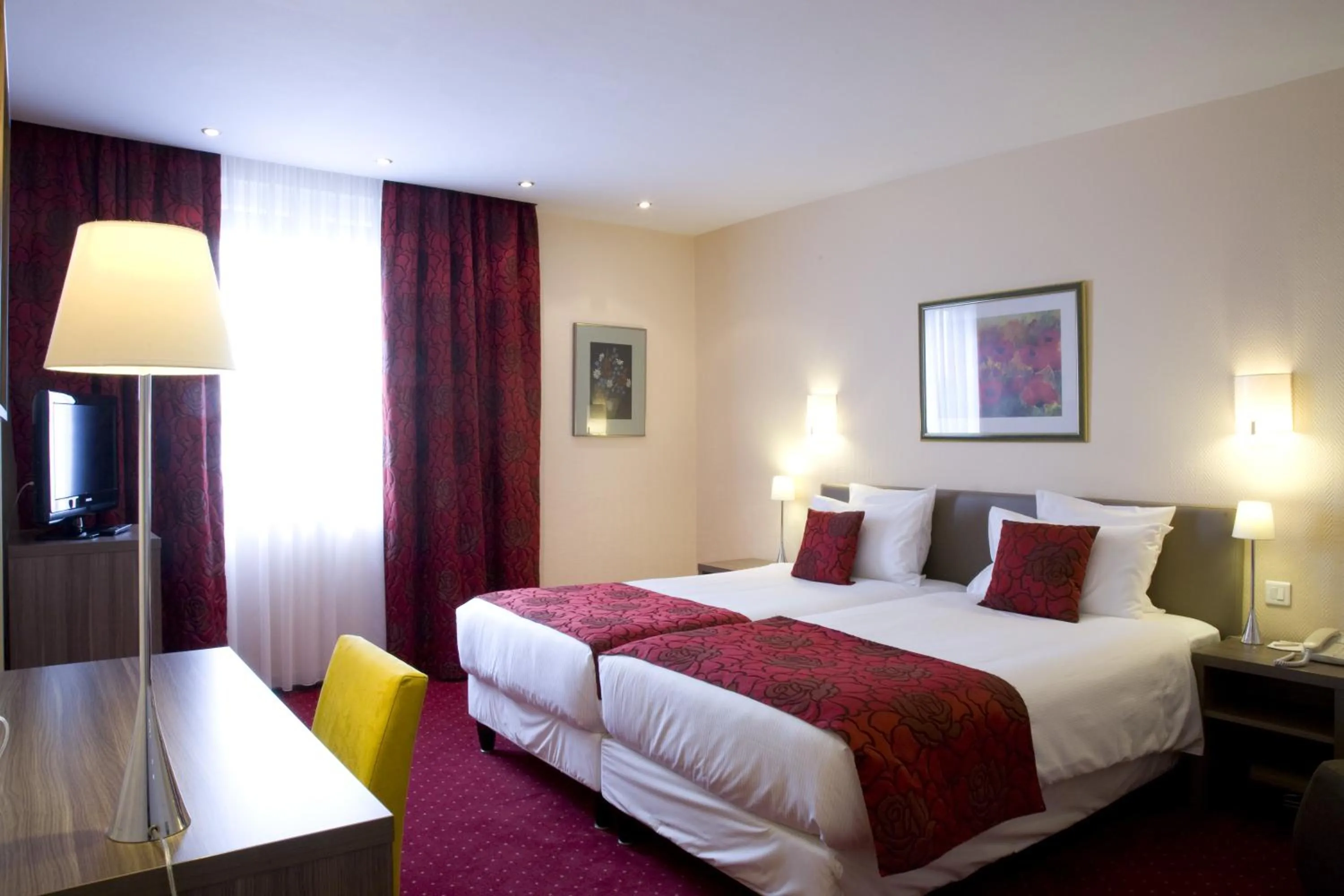 Superior Twin Room in Grand Hôtel Bristol