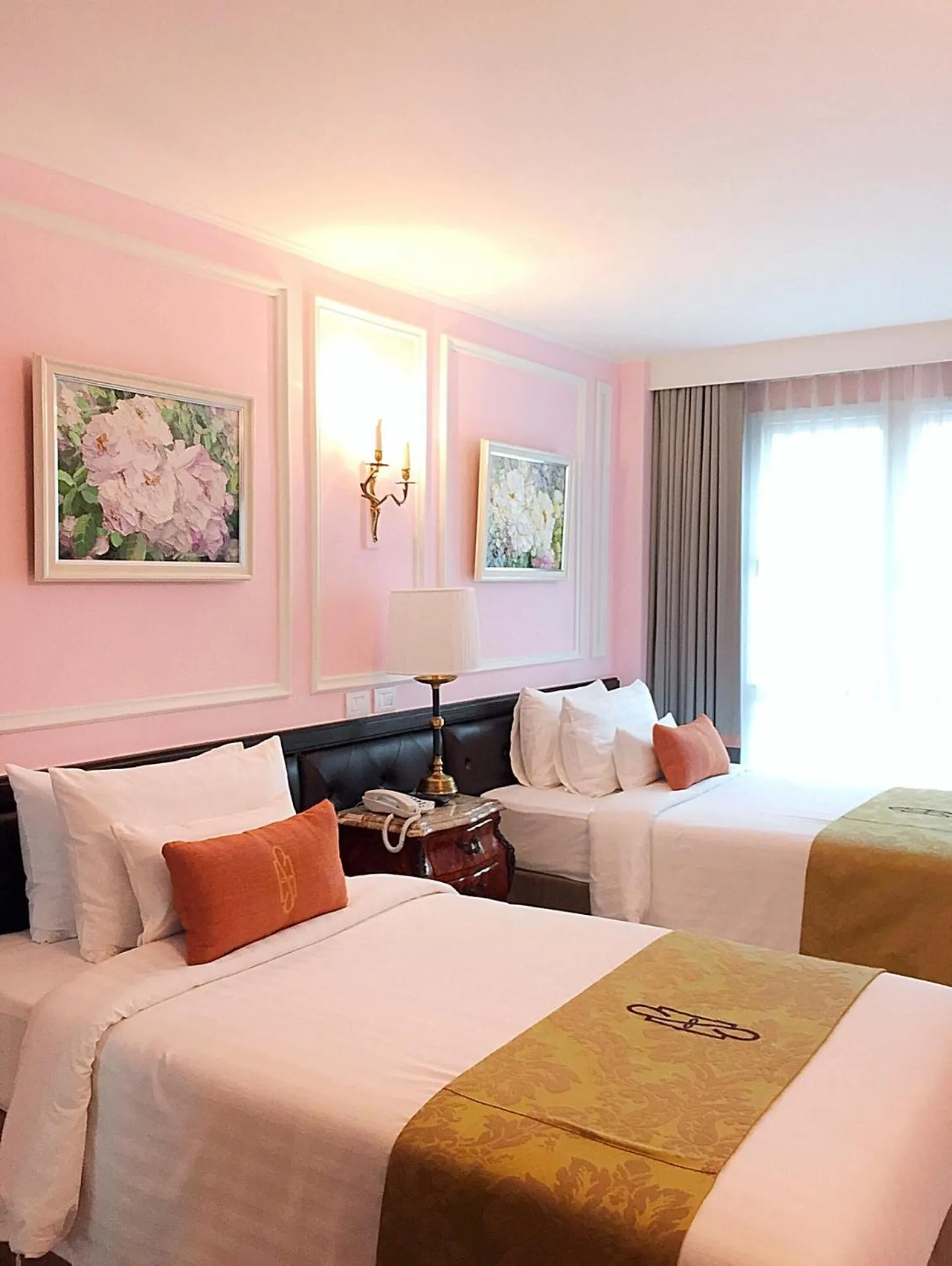 Superior Twin Room in Sara's Hotel