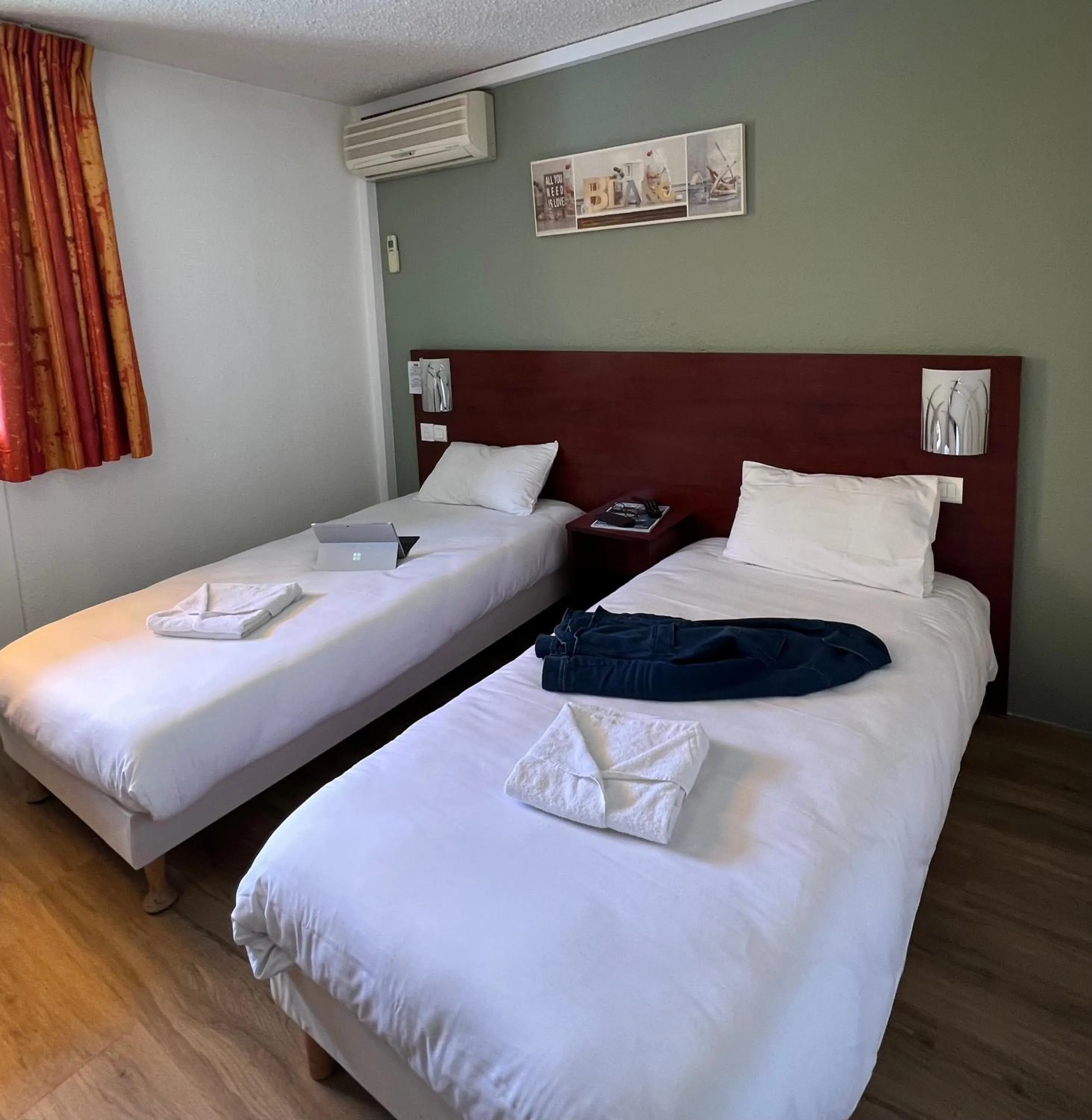 Twin Room in Initial by Balladins Lyon Villefranche-sur-Saône