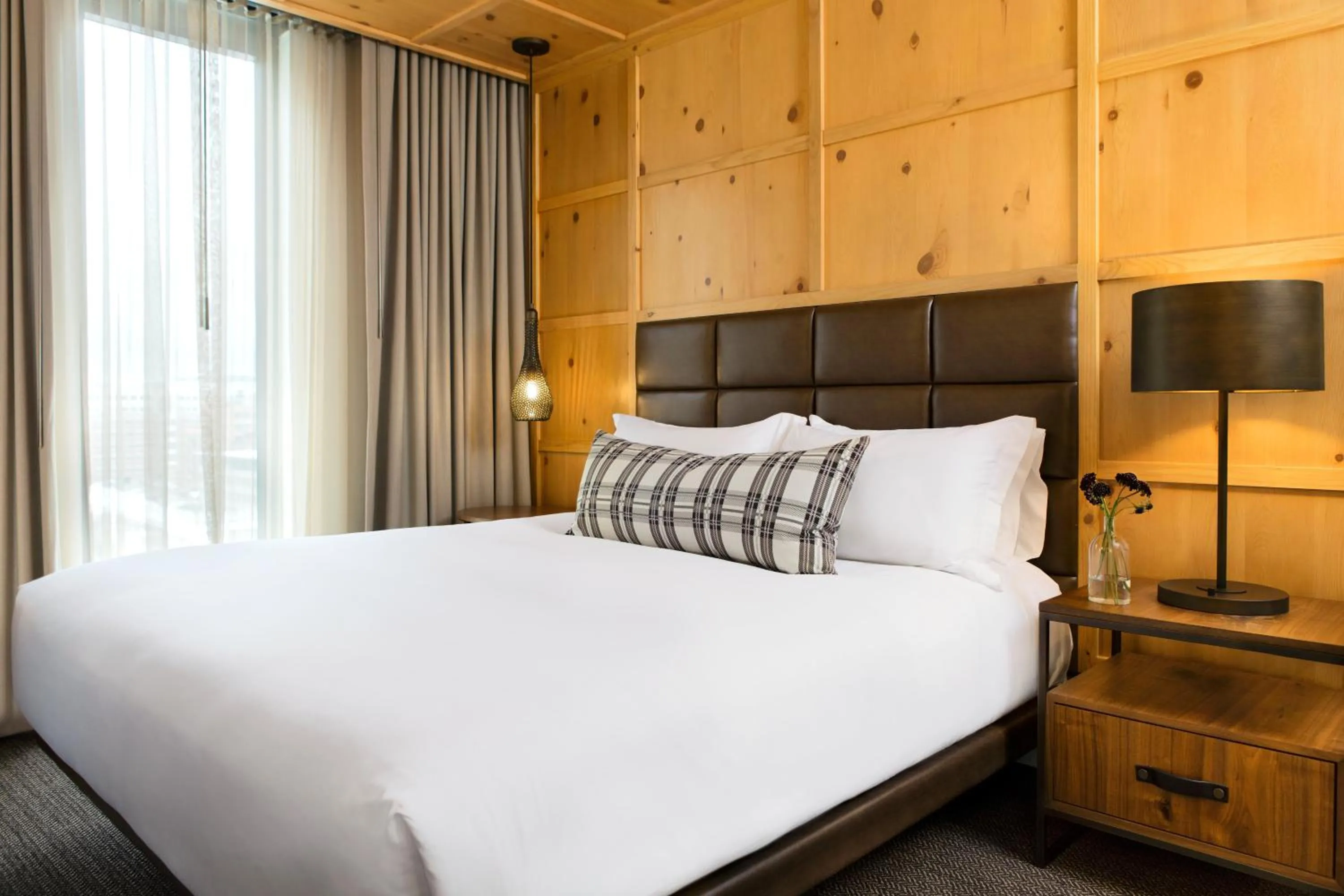 Essential King Room in Limelight Hotel Denver