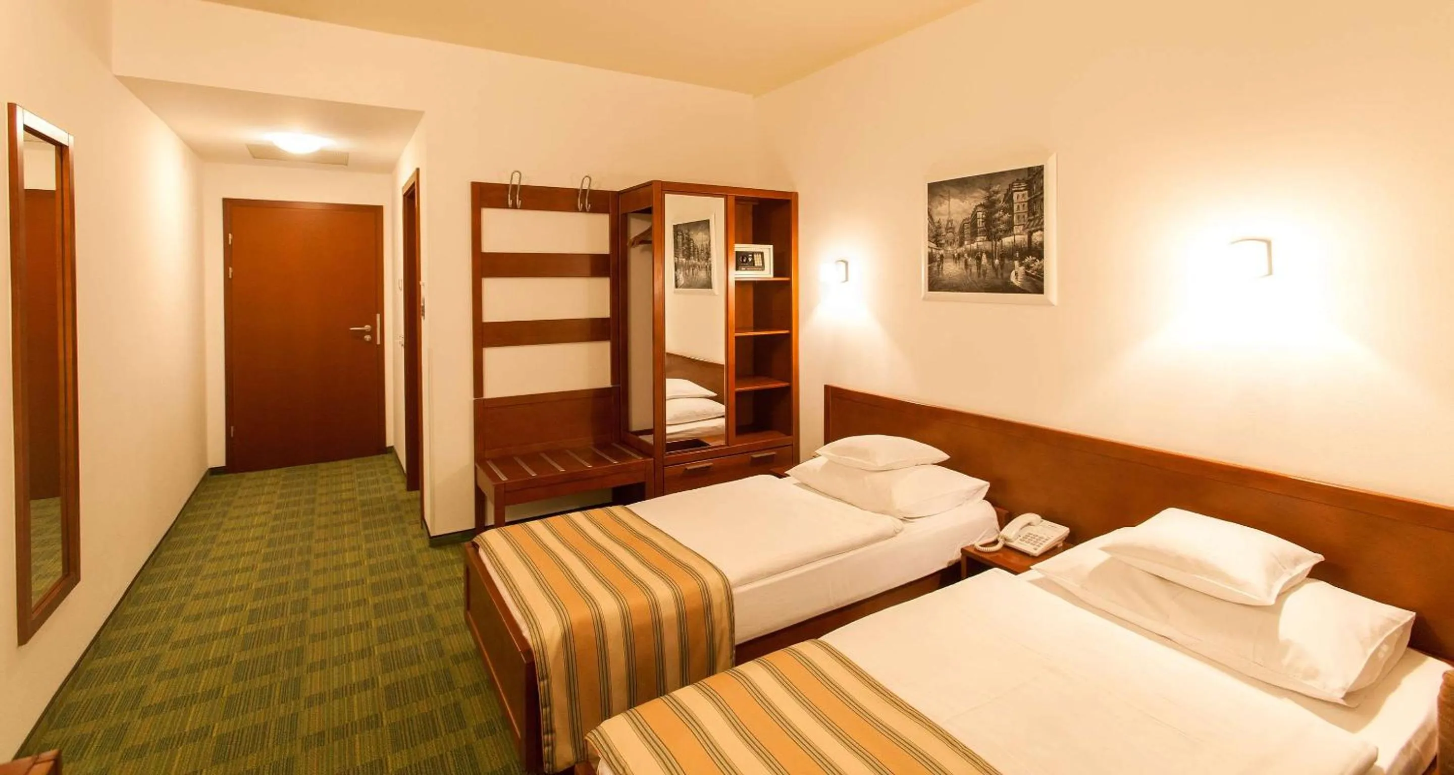 Comfort Twin Room in Best Western Airport Hotel Stella