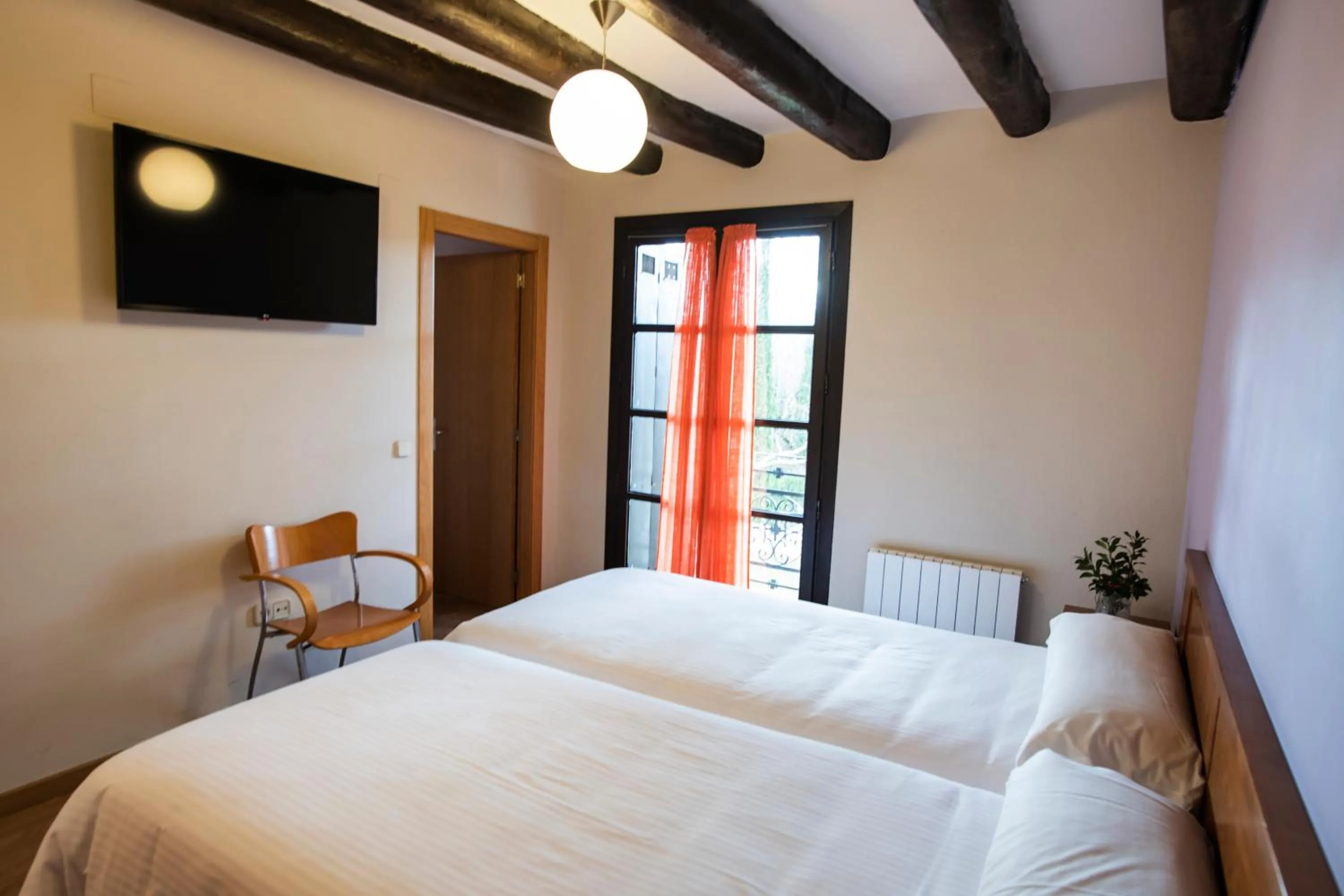 Twin Room in La Pedanía Hotel Y Bungalows - Ligüerre de Cinca