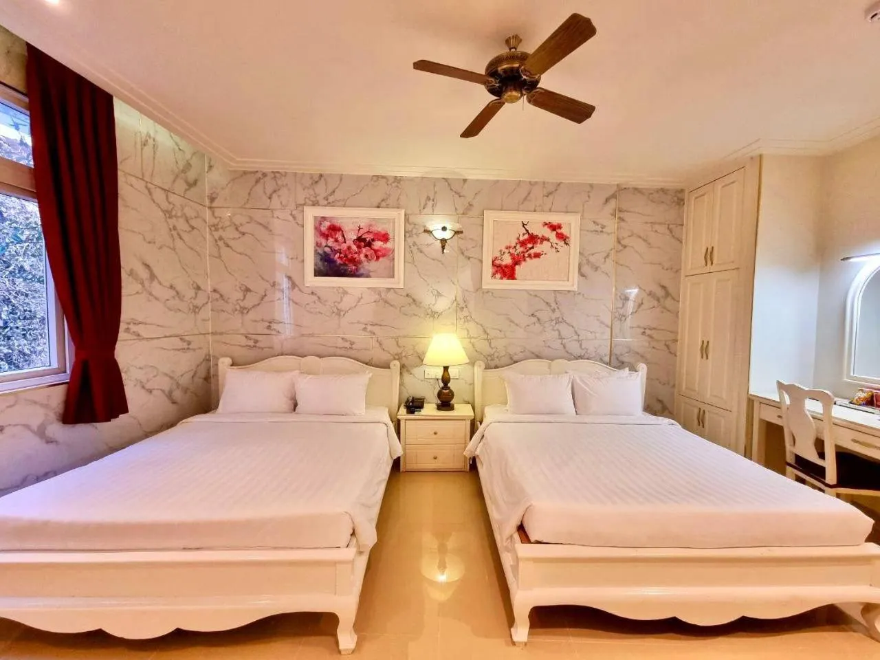 Deluxe Twin Room in Tulip Hotel 3