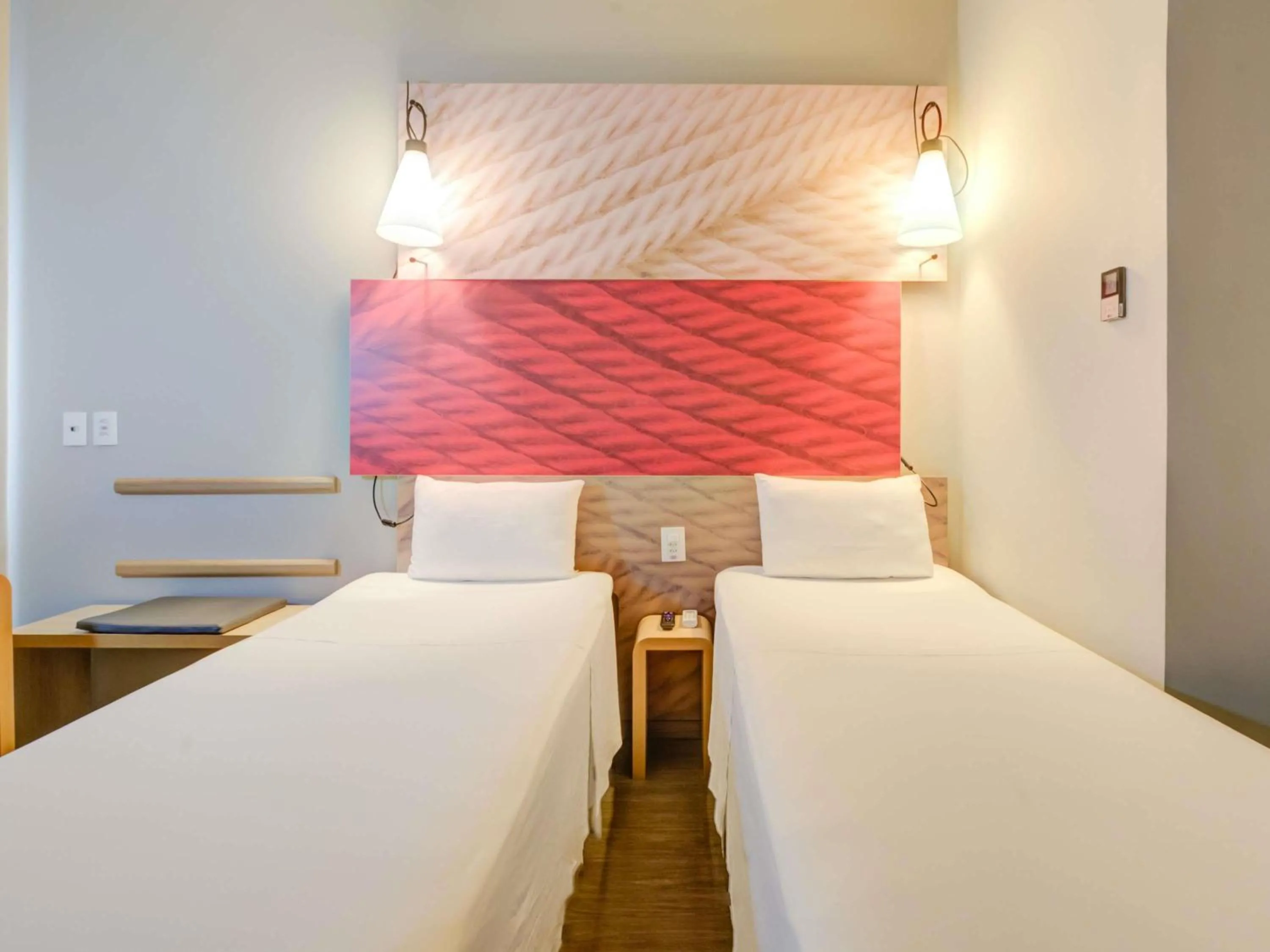 Standard Twin Room - single occupancy in ibis Paranagua