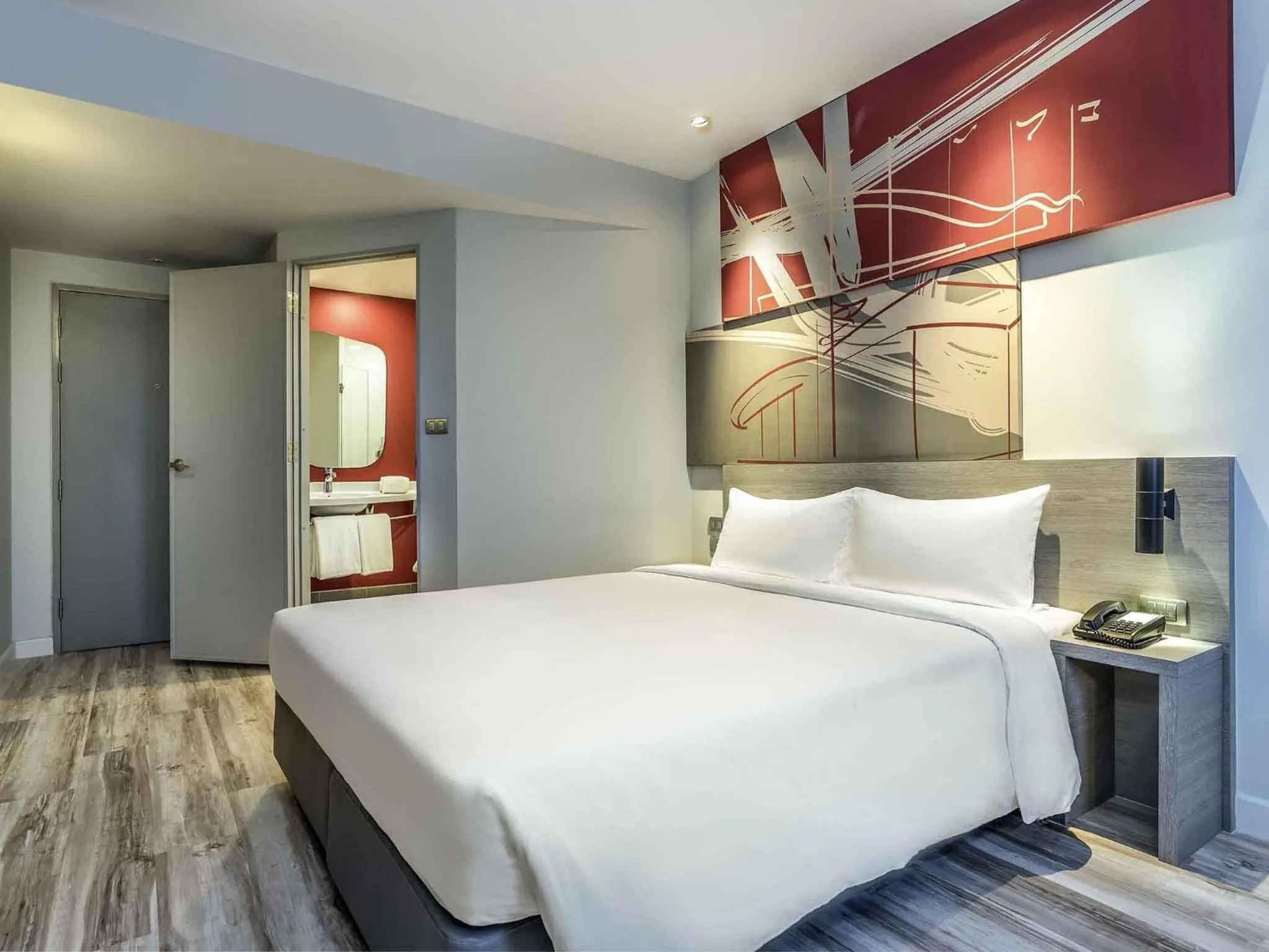 Standard Queen Room in ibis Bangkok IMPACT