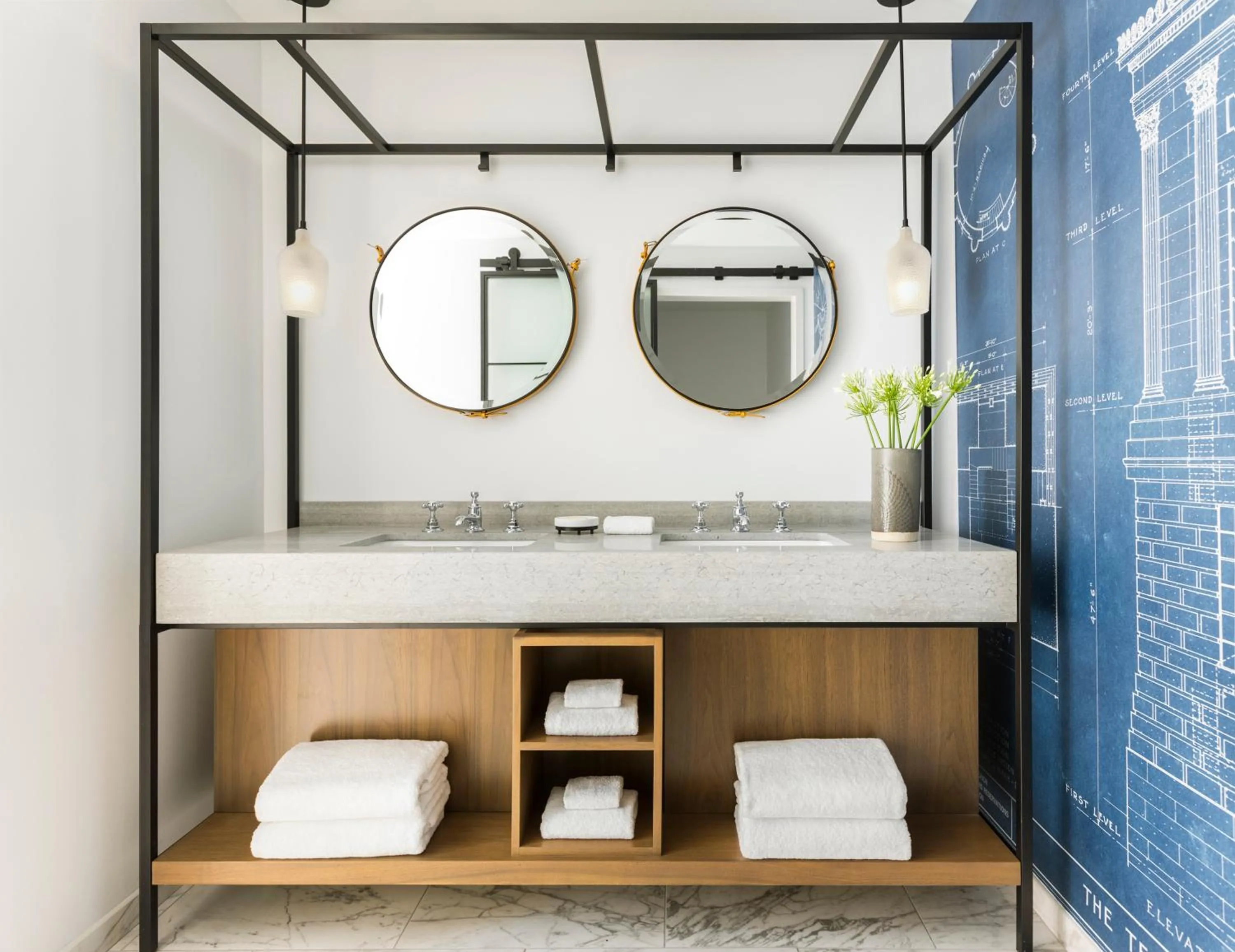 Queen Room with Two Queen Beds and Mobility Accessible Tub in Kimpton Aertson Hotel by IHG