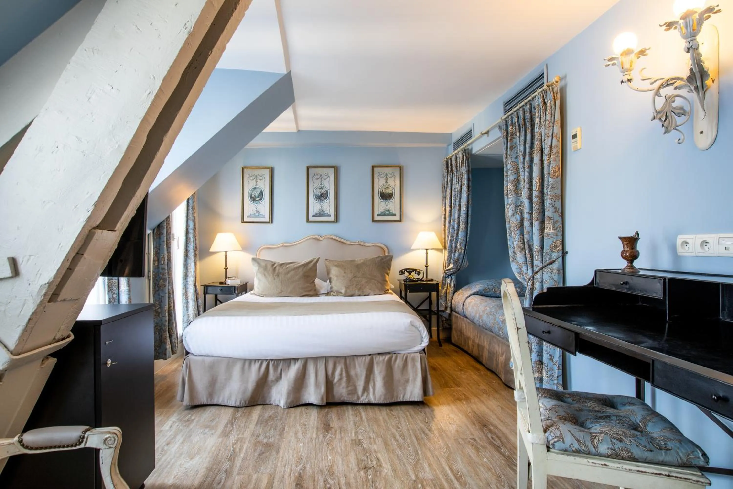 Junior Suite (3 Adults) in Hôtel des Ducs D'Anjou
