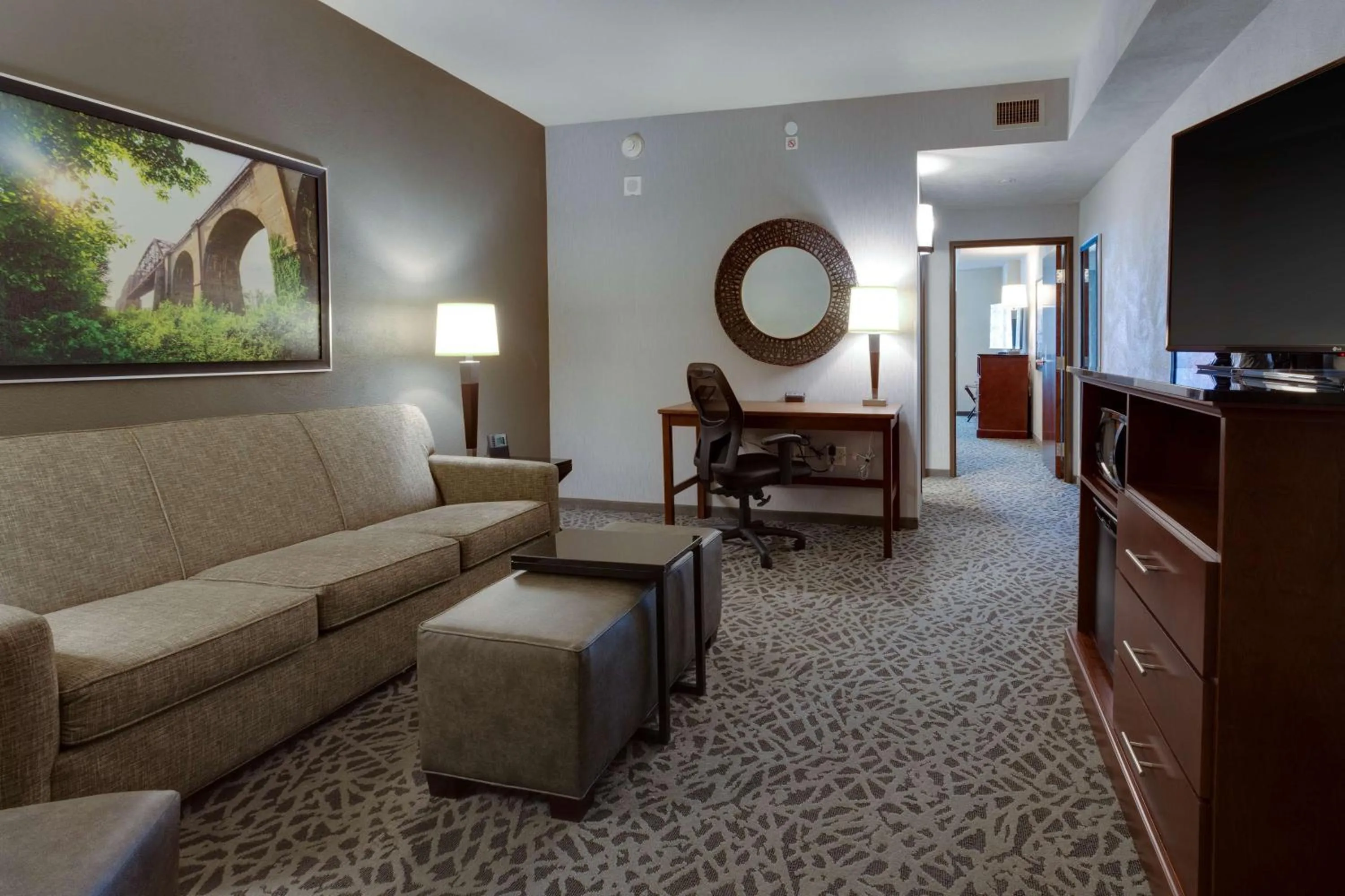 Queen Suite with Sofa Bed - Hearing Accessible in Drury Plaza Hotel Cape Girardeau Conference Center