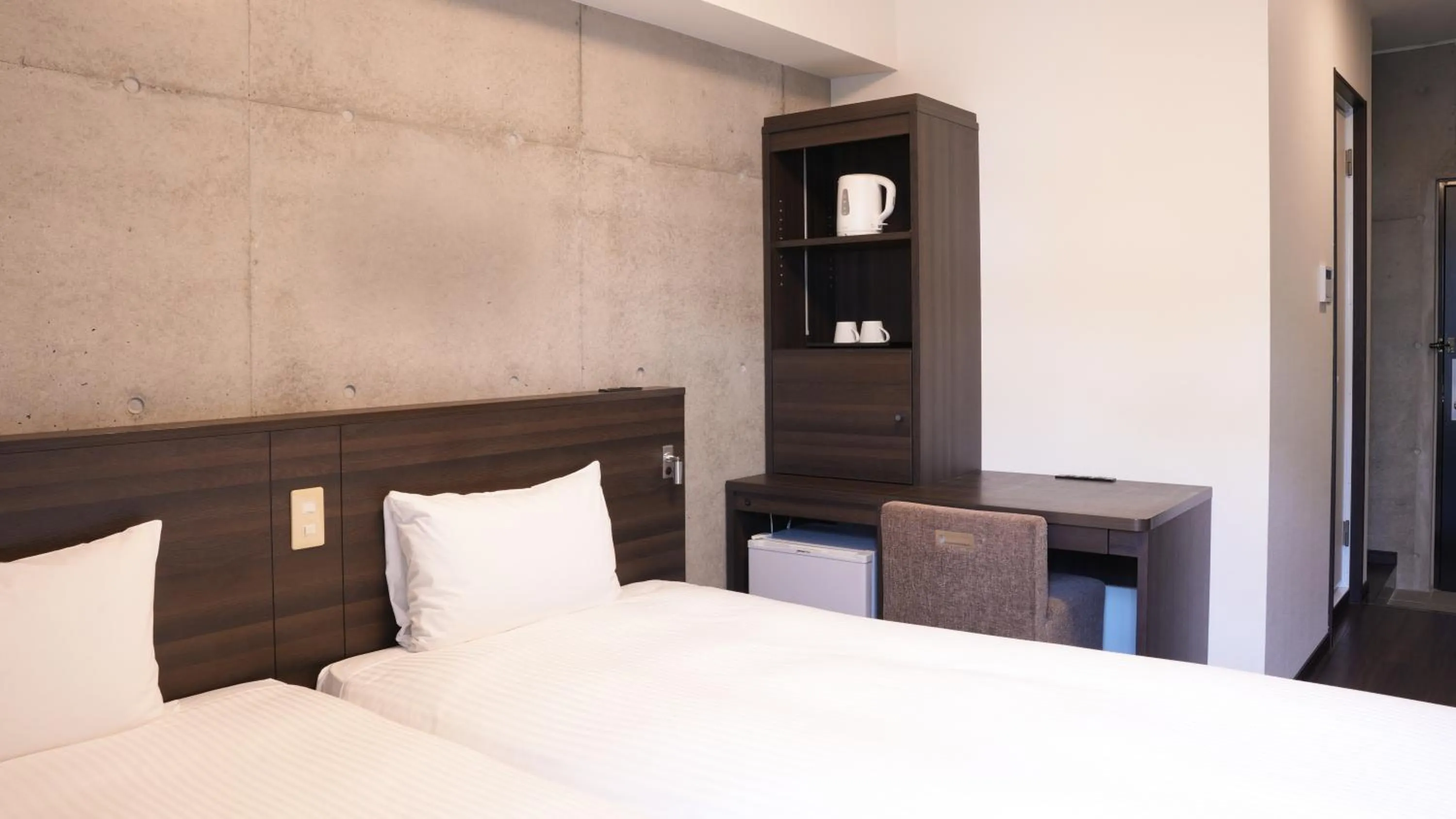 Adjoining Twin Rooms - Non-Smoking in The BREAKFAST HOTEL PORTO Ishigakijima