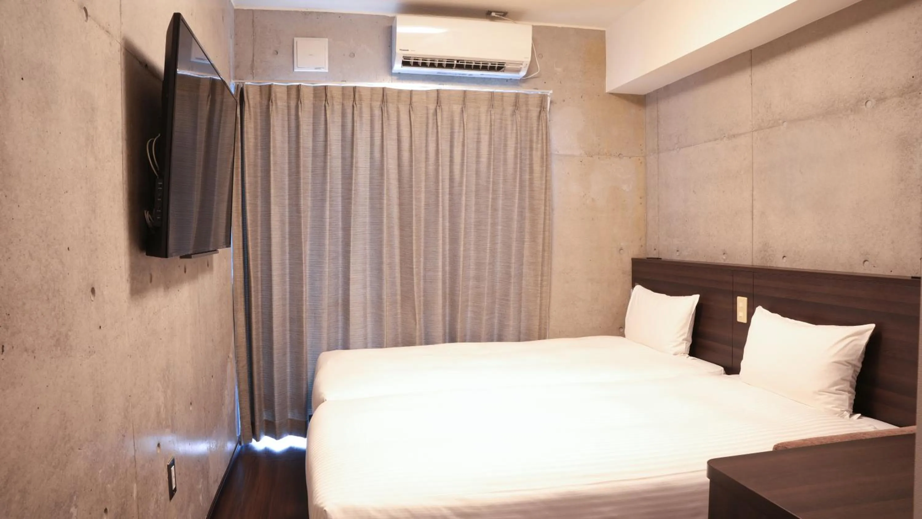 Economy Twin Room - single occupancy - Hotel Building in The BREAKFAST HOTEL PORTO Ishigakijima