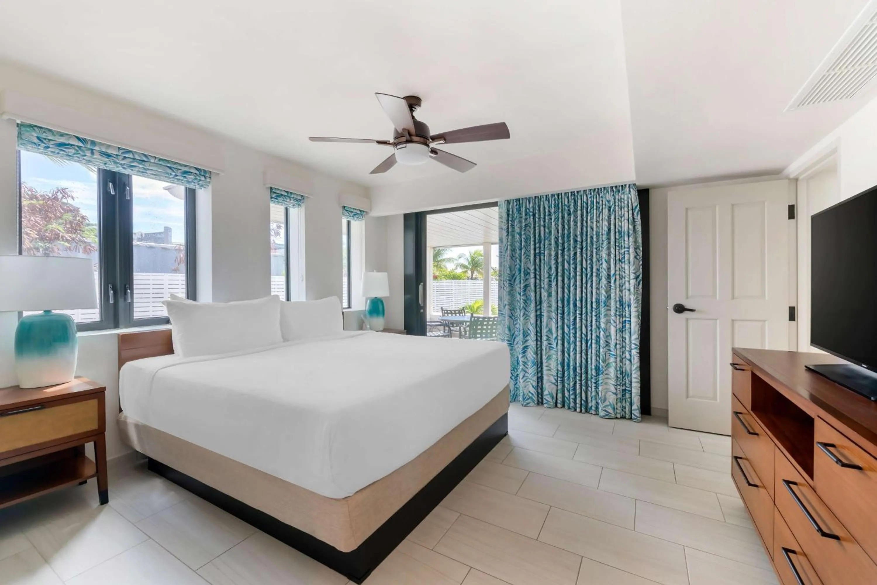 Three-Bedroom King Room with Ocean View in Hilton Vacation Club Royal Palm St Maarten