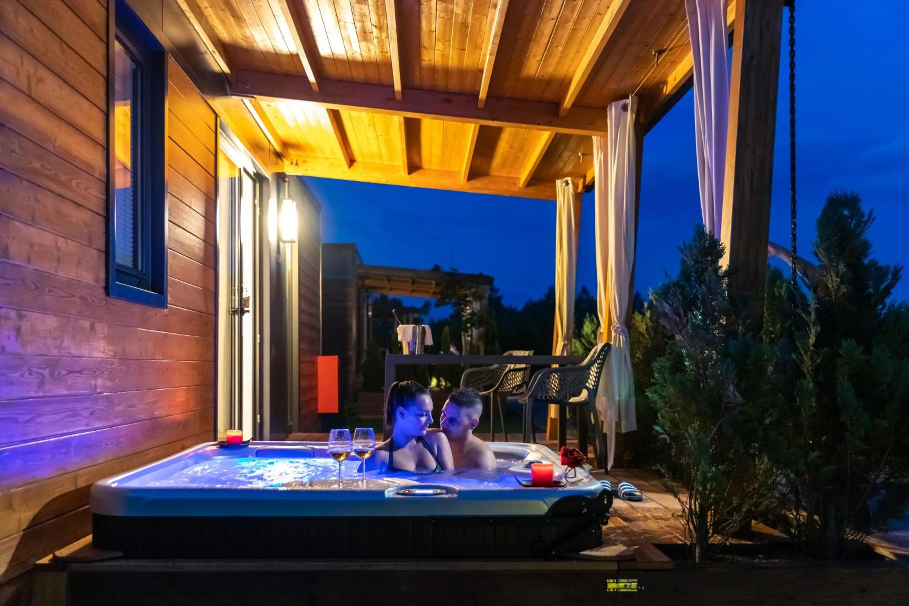 Luxury Mobile Home with Outdoor Hot Tub in Plitvice Holiday Resort