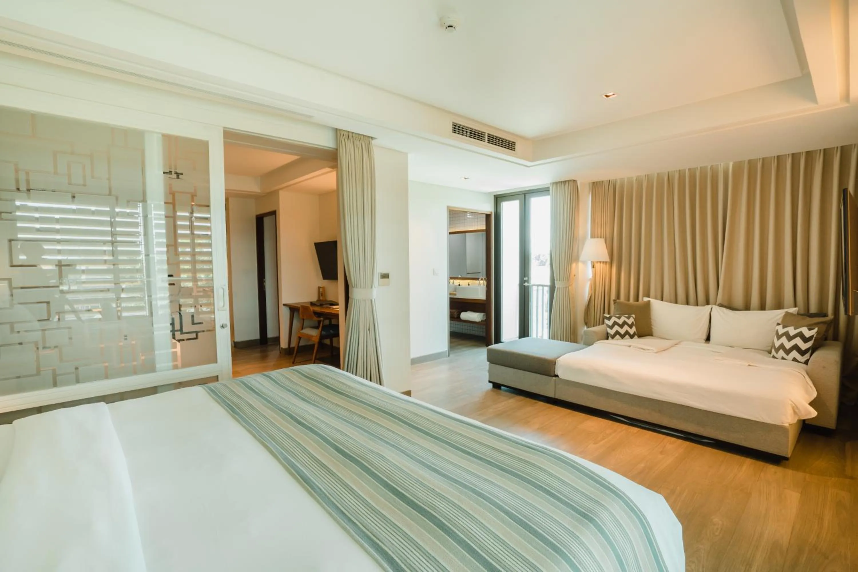 Family Suite with Daily Afternoon Tea and Fully Equipped Kitchenette in Rama Residence Padma
