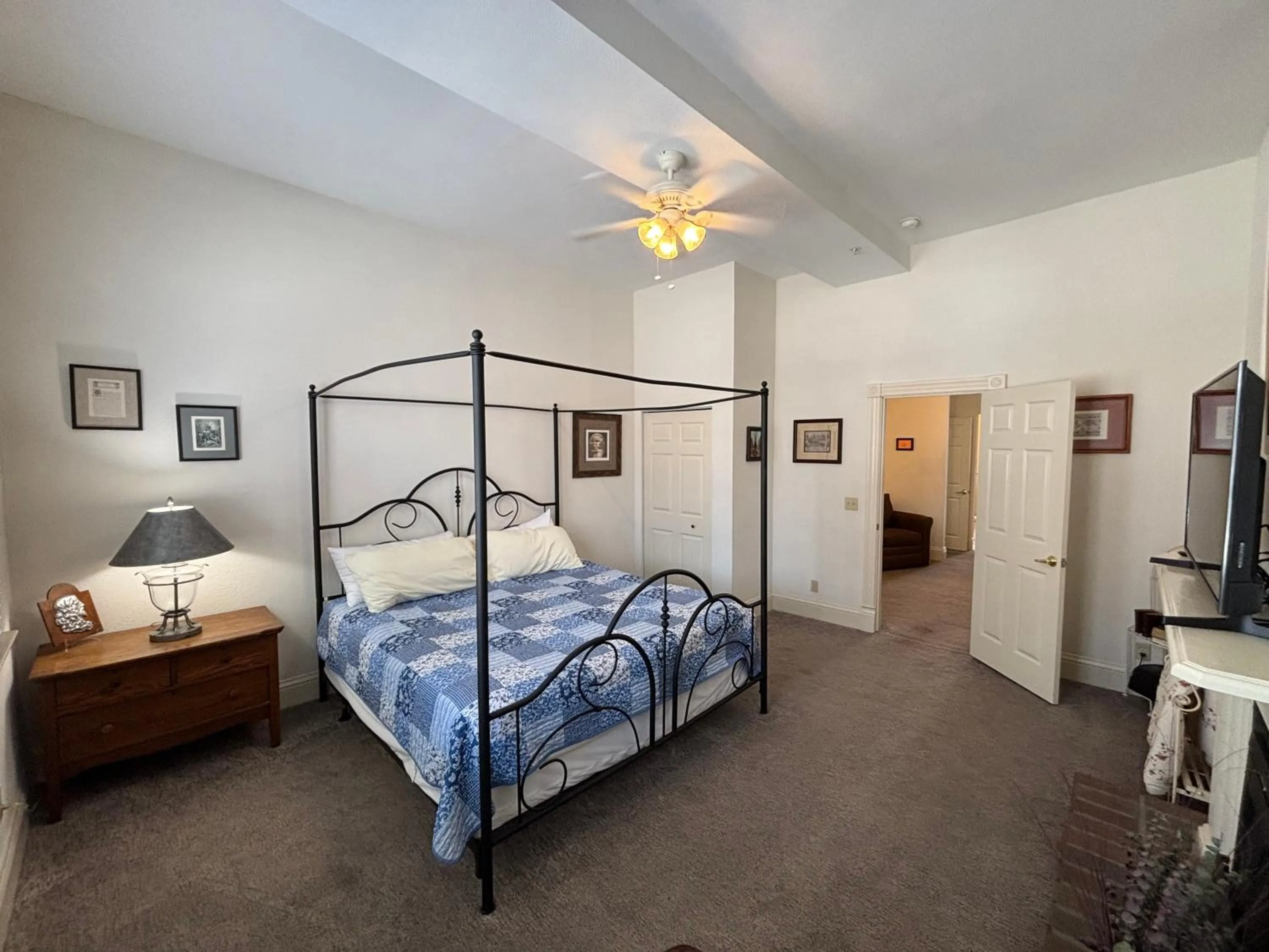 Arminius Master Suite in Hermann Crown Suites