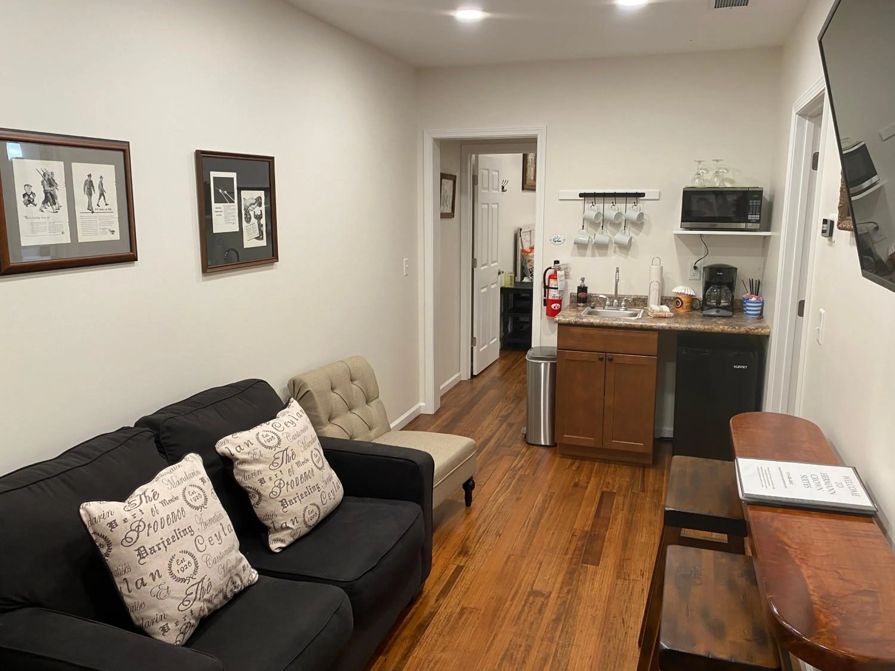 Large Double Room in Hermann Crown Suites