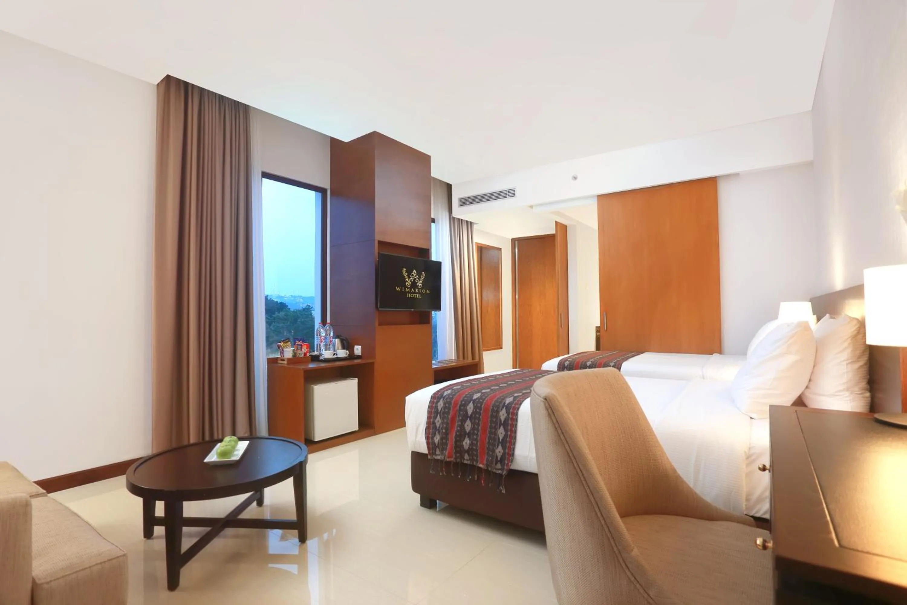 Grand Deluxe Twin Room in Wimarion Hotel Semarang