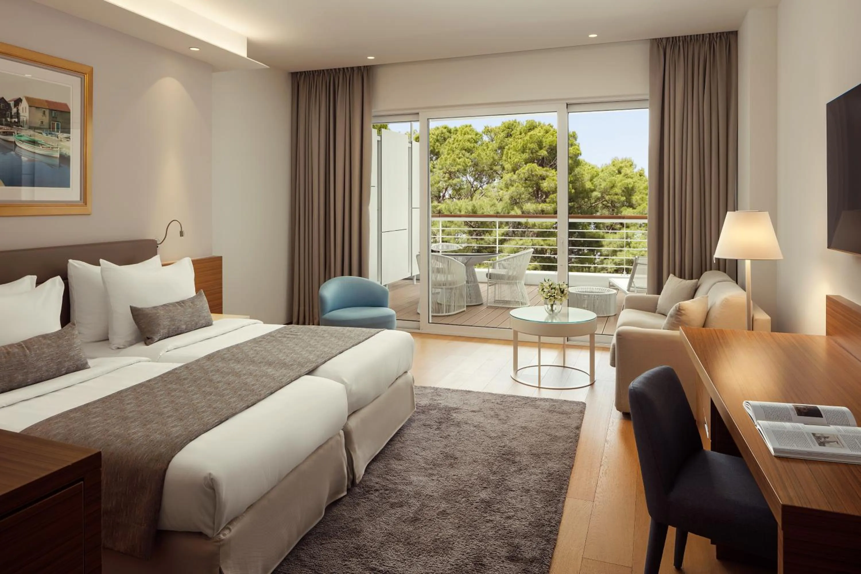 Deluxe Twin Room with Balcony - Park Side in Hotel Bellevue