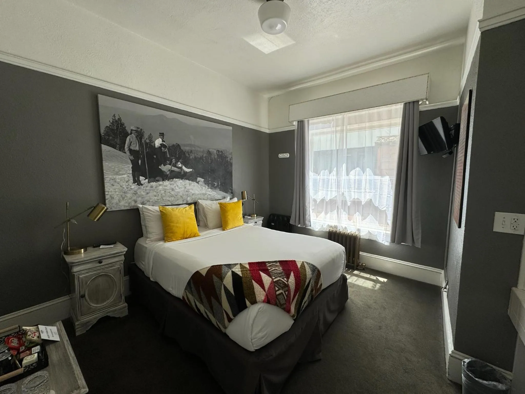 Rooftop Garden Queen in Hood River Hotel