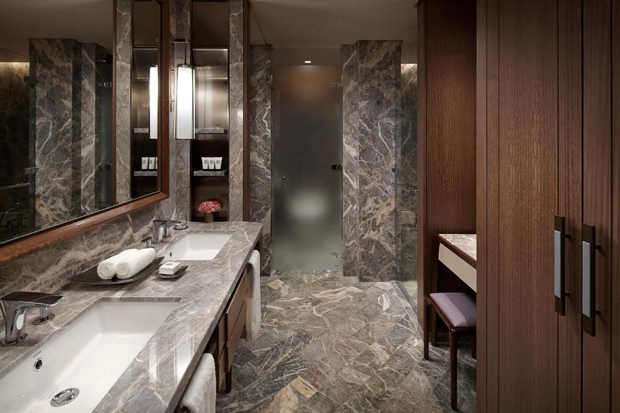 Premier Double River view in Signiel Seoul