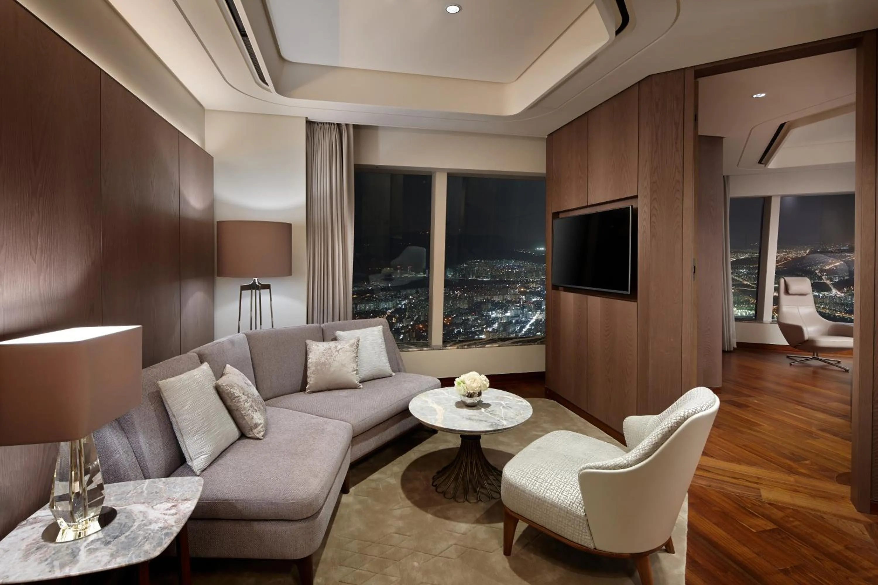 Deluxe Suite Double Scenic Bath in Signiel Seoul