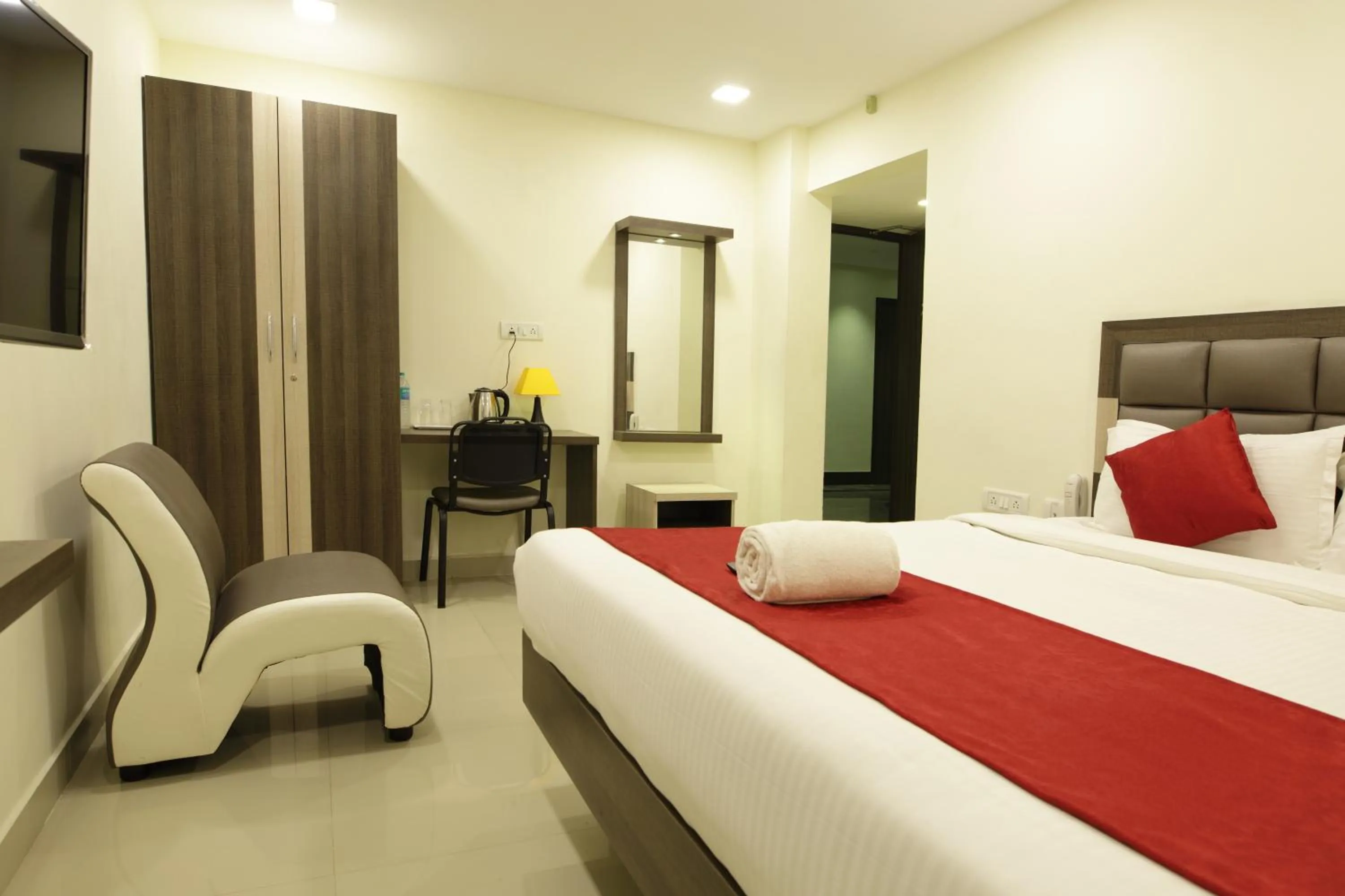 Superior King Room in Venture Park, OMR, Thoraipakkam, Chennai