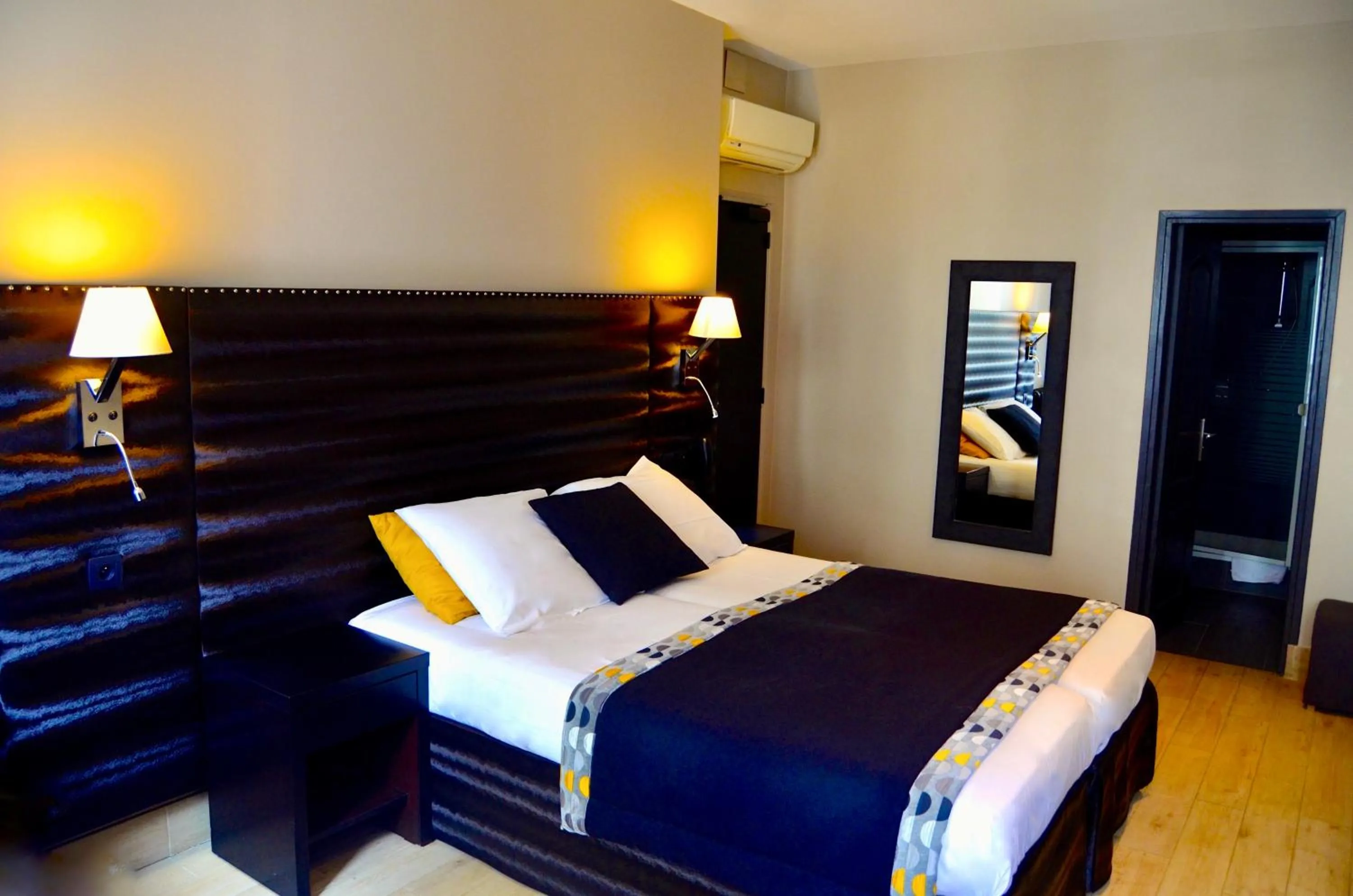 Double or Twin Room in Hotel Migny Opéra Montmartre