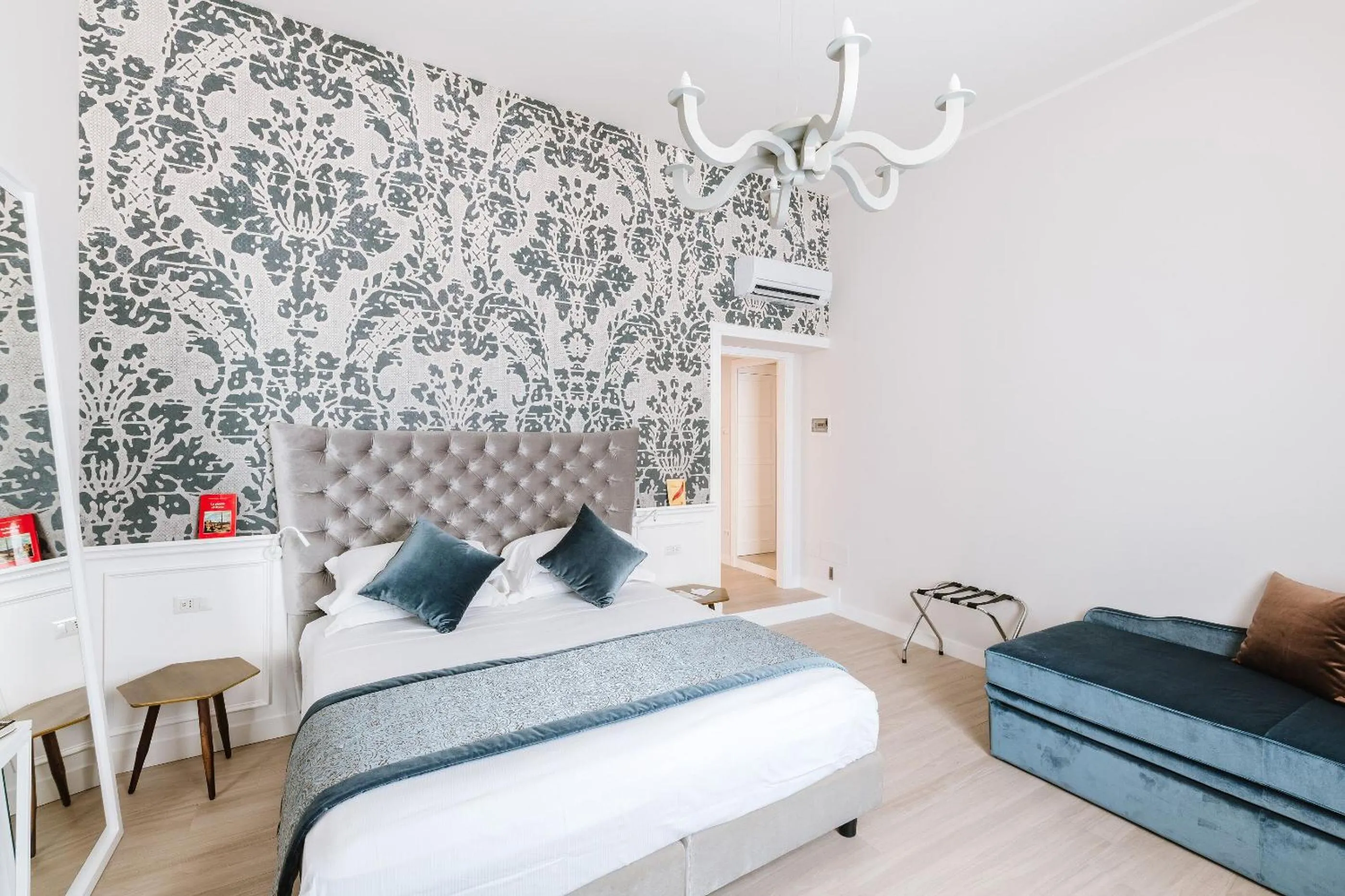 Deluxe Triple Room with Spa Bath in Rhea Silvia Luxury Navona