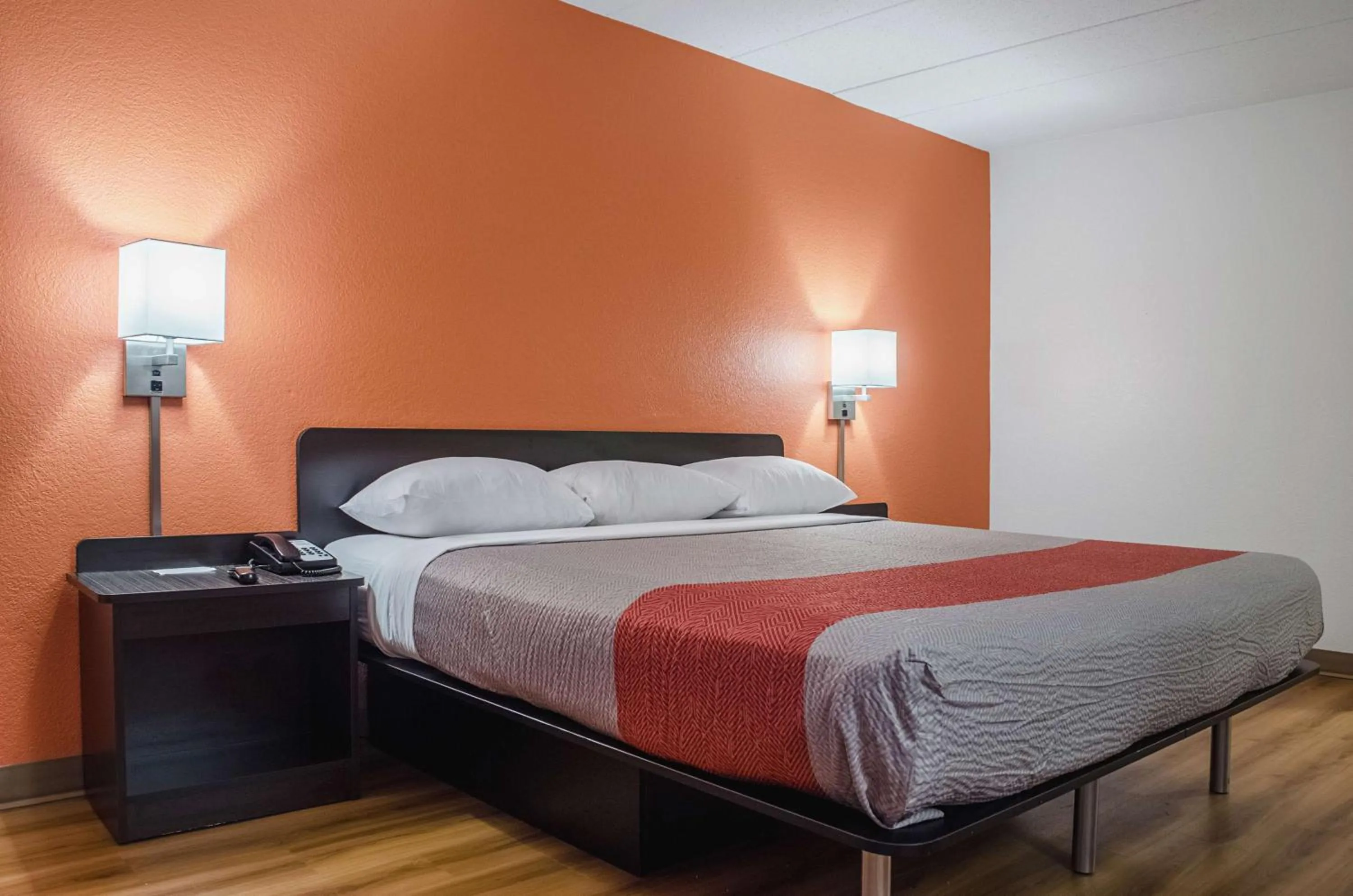 King Room - single occupancy - Smoking  in Motel 6-Brockton, MA
