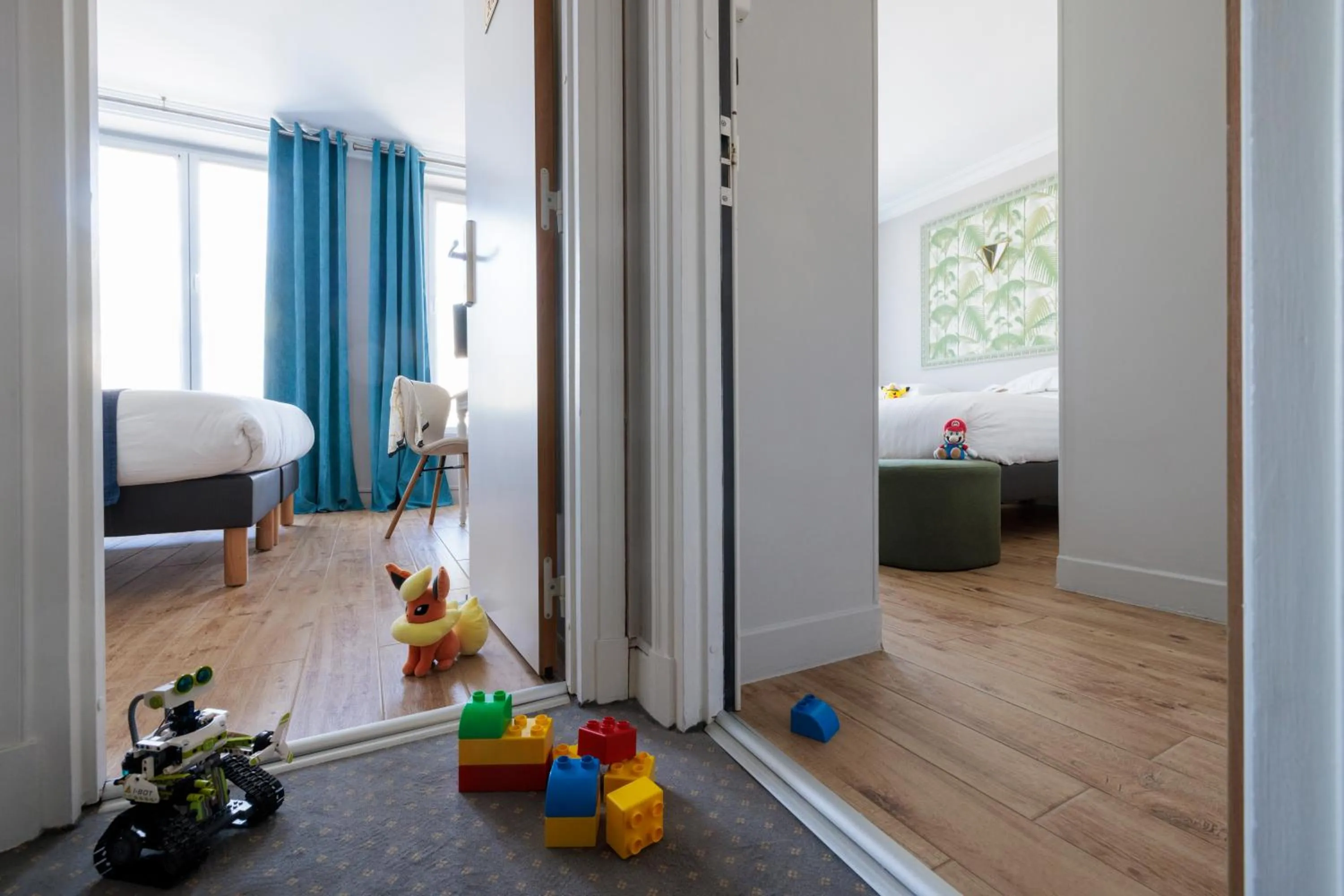 Two Connecting Double Rooms in Hôtel Saint Martin Bastille