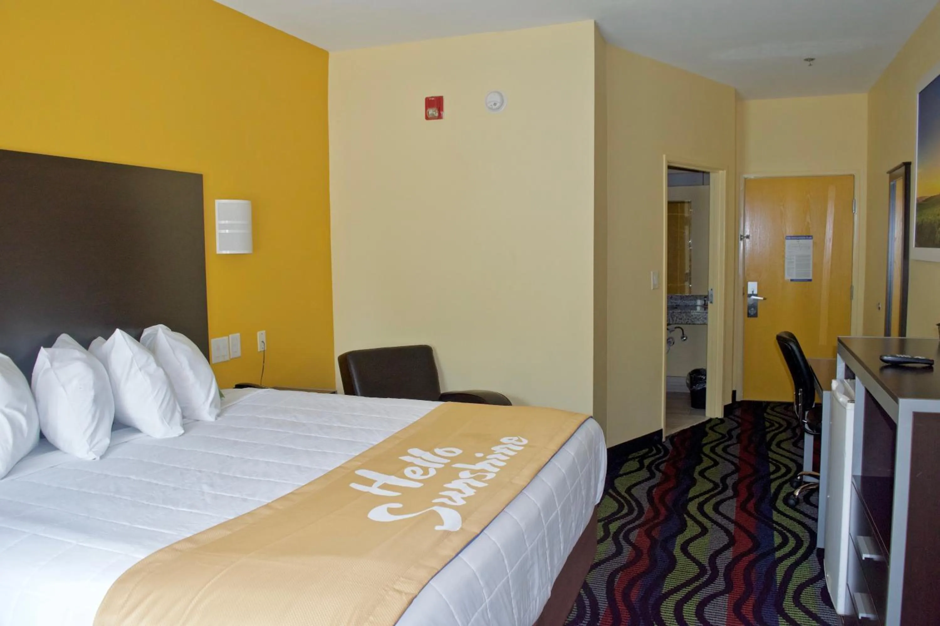 King Room - Mobility Access/Non-Smoking in Days Inn & Suites by Wyndham Augusta Near Fort Eisenhower