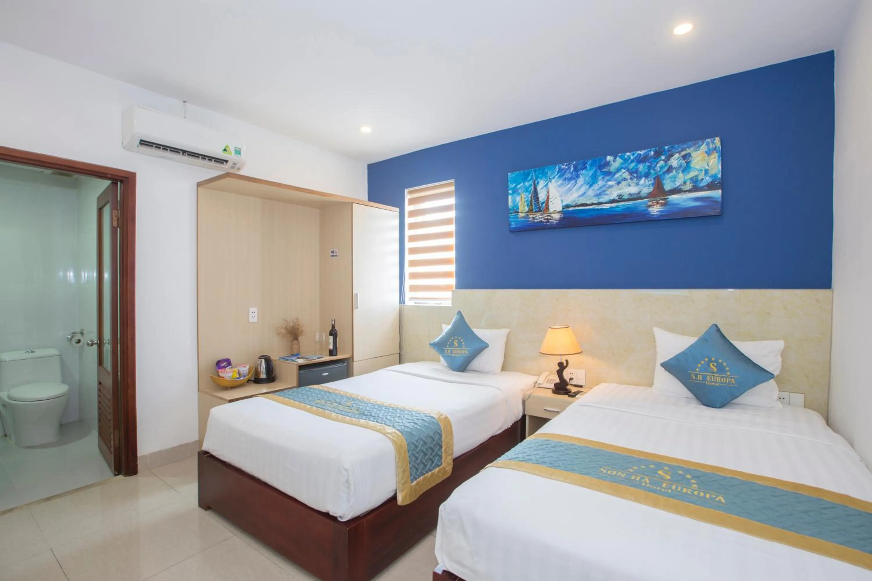 Superior Twin Room in Maxhome Luxury Hotel