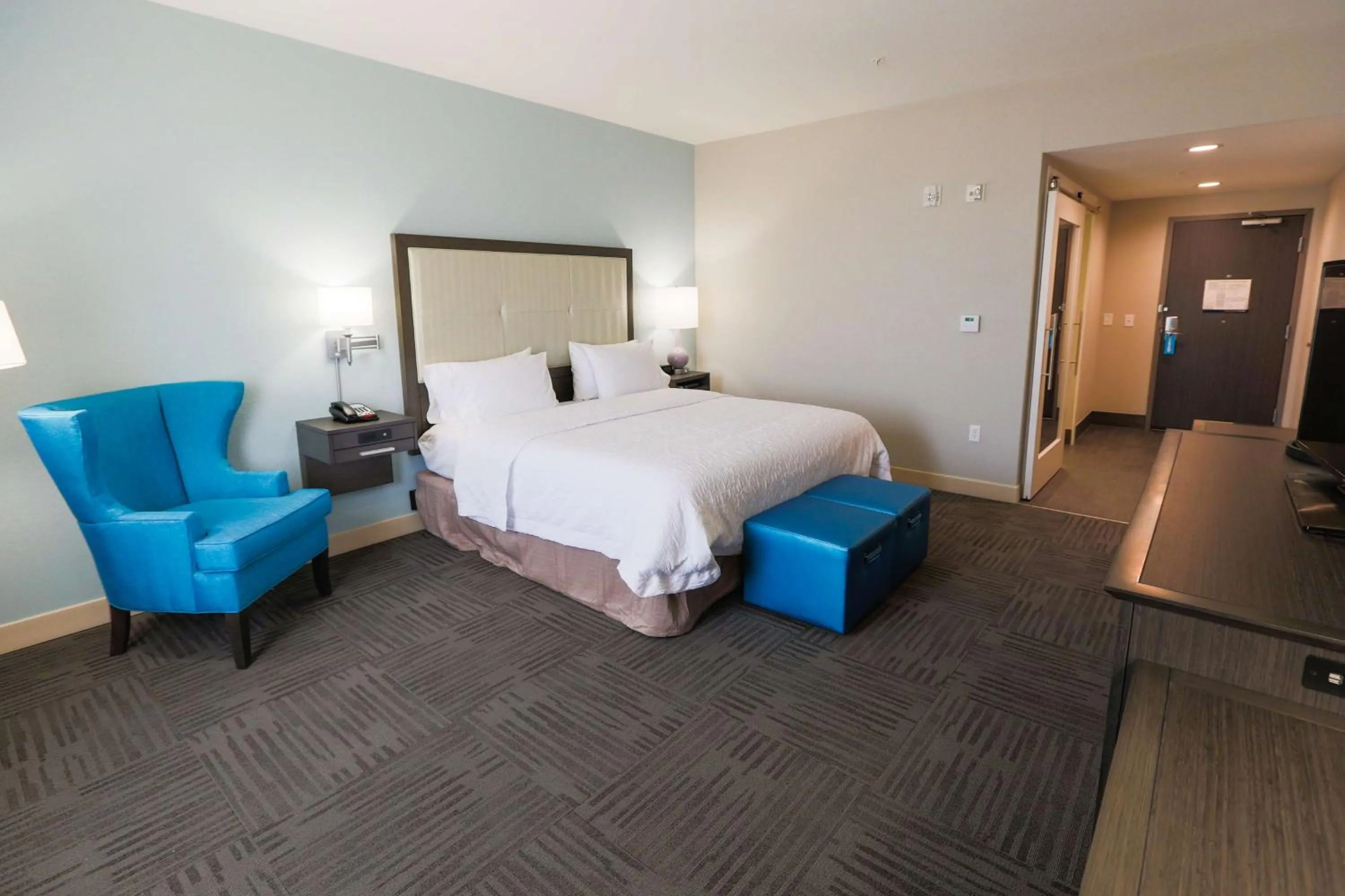 King Room with Accessible Tub - Mobility and Hearing Access/Non-Smoking in Hampton Inn El Reno Ok