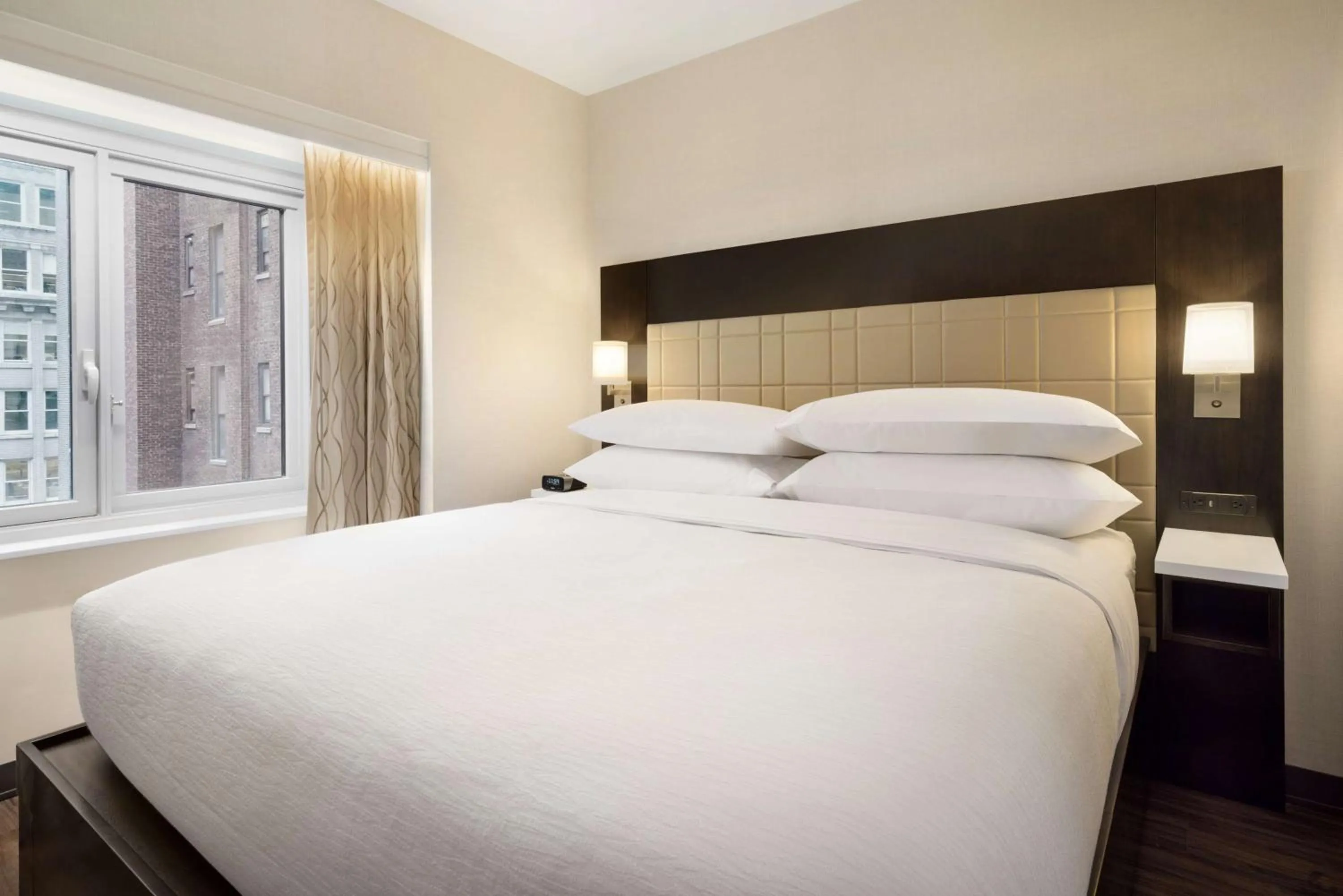 1 King City View Room Mobility Access with 3X3 Shower in Embassy Suites By Hilton New York Manhattan Times Square