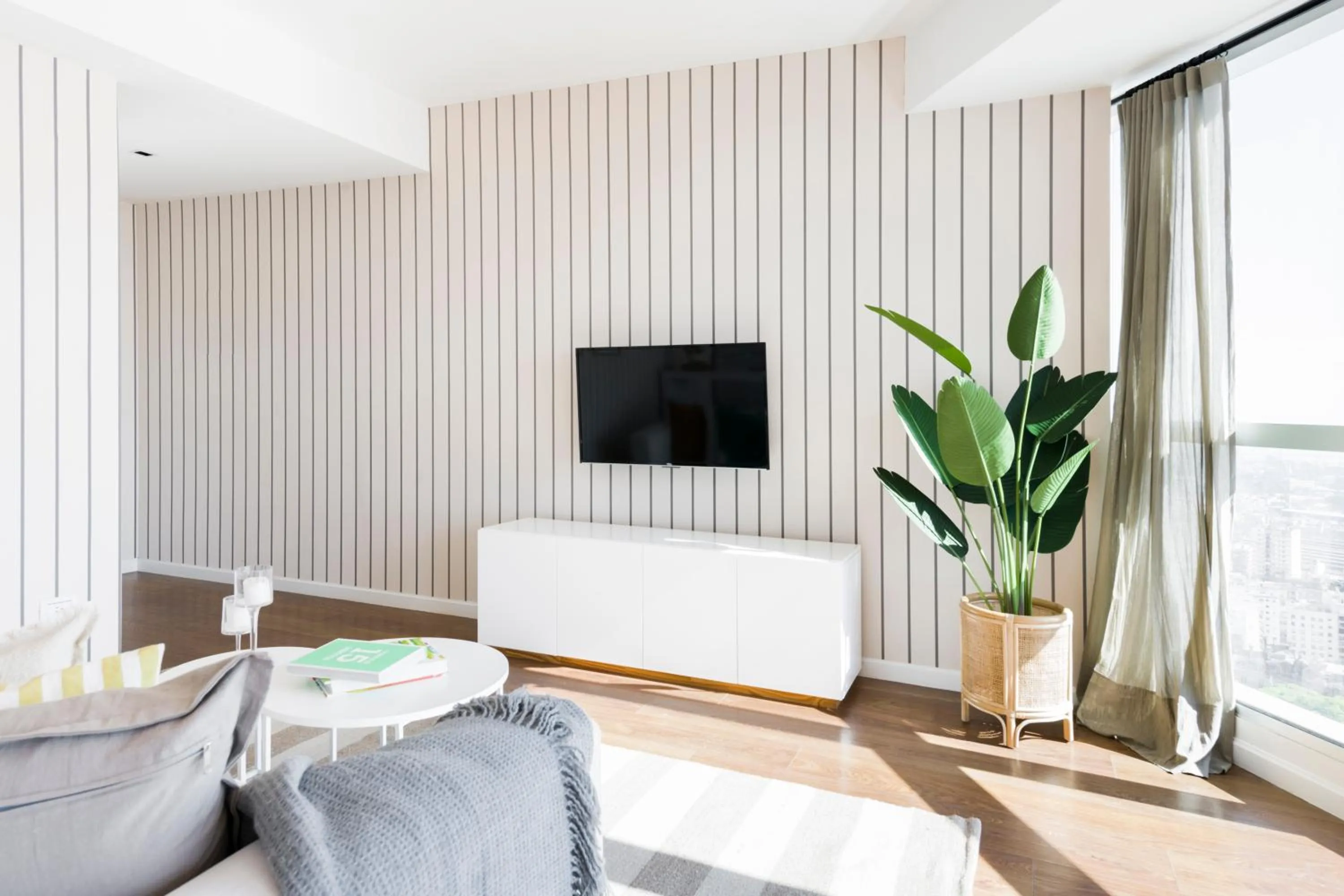 Two-Bedroom Apartment in Top Rentals Downtown