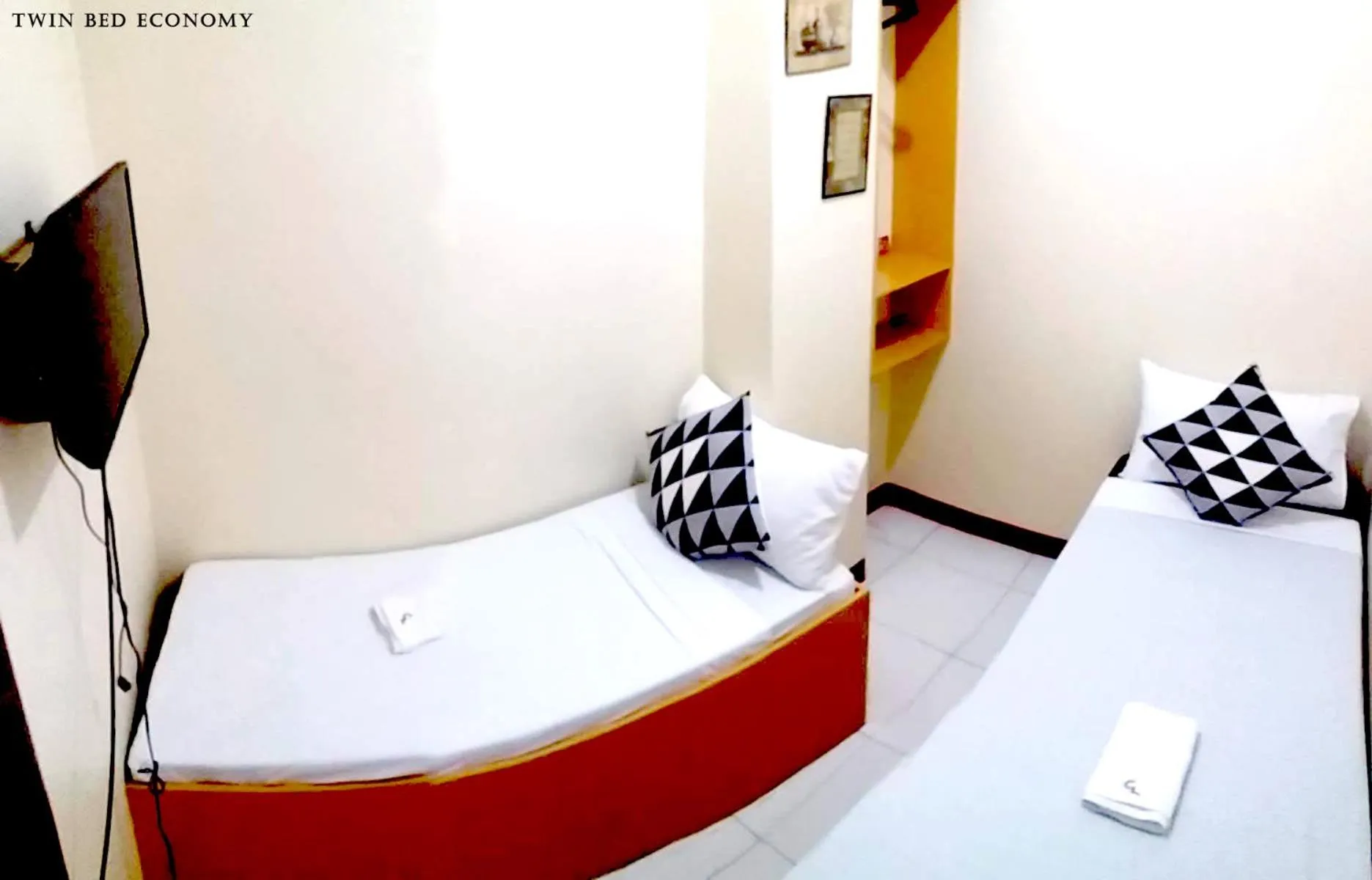 Economy Twin Room (Fan Room with Shared Bathroom) in Heart Hotel and Services