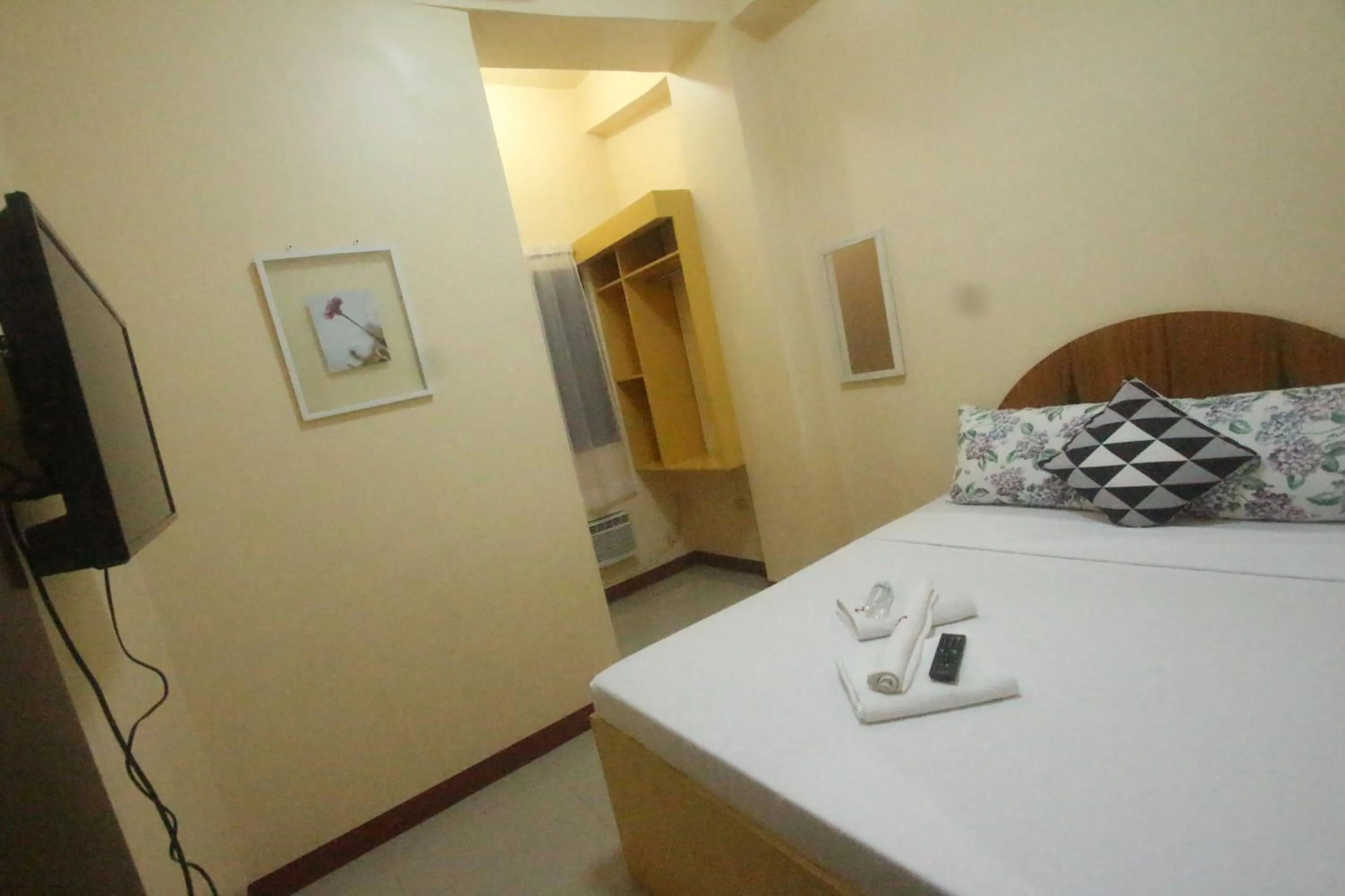 Queen Room in Heart Hotel and Services